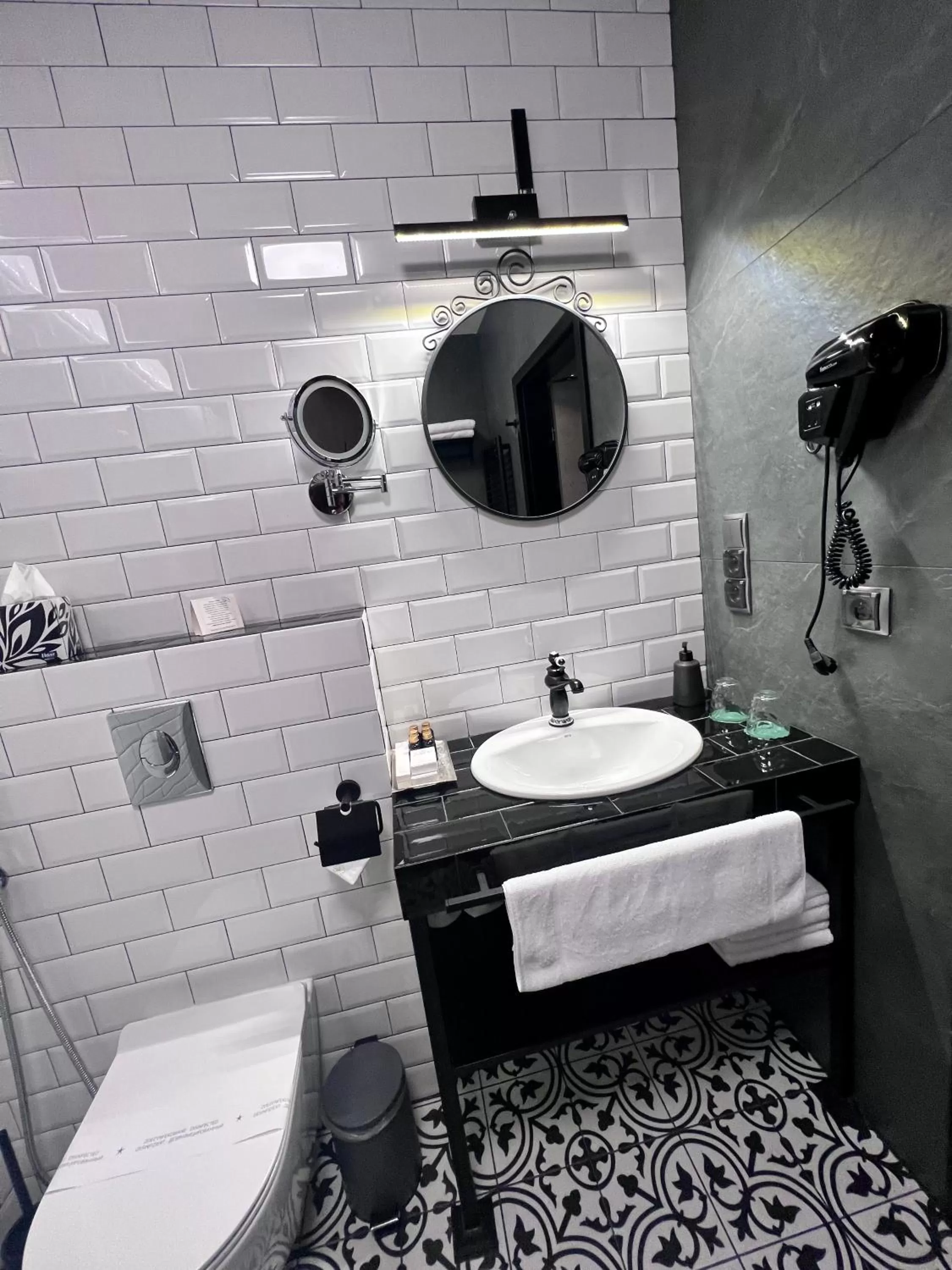 Shower in Global Home - Aparthotel - No Contact Check In