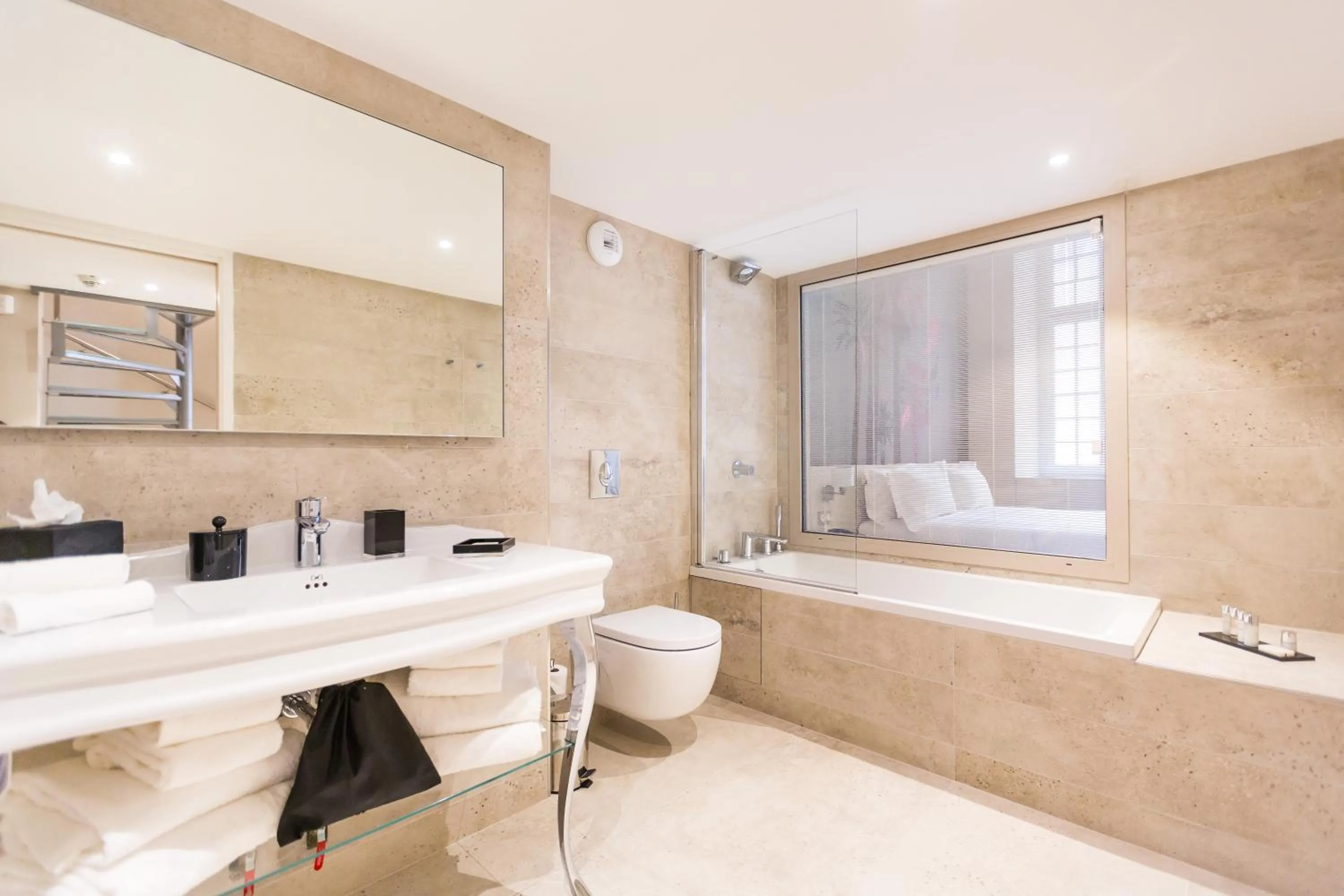 Bathroom in Palais Saleya Boutique Hôtel