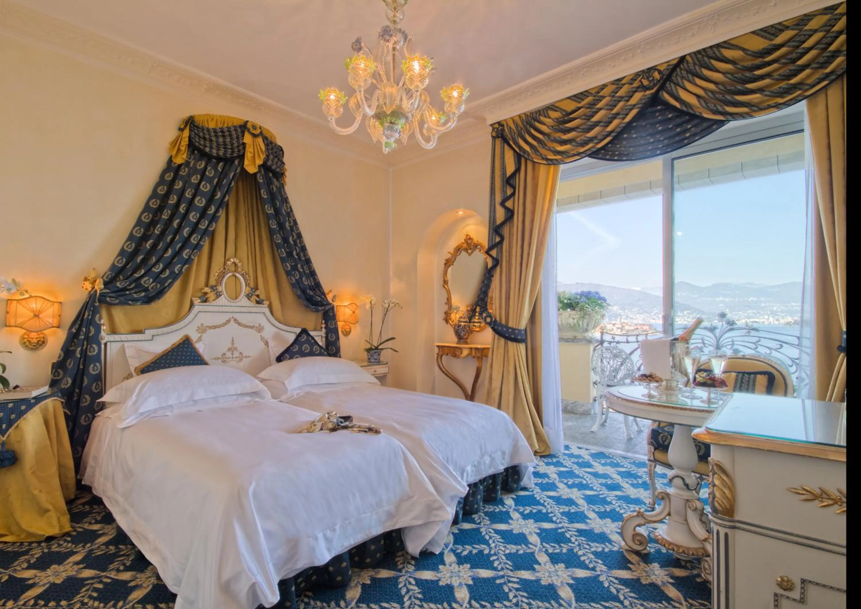 Bed in Villa e Palazzo Aminta - A Leading Hotel of The World
