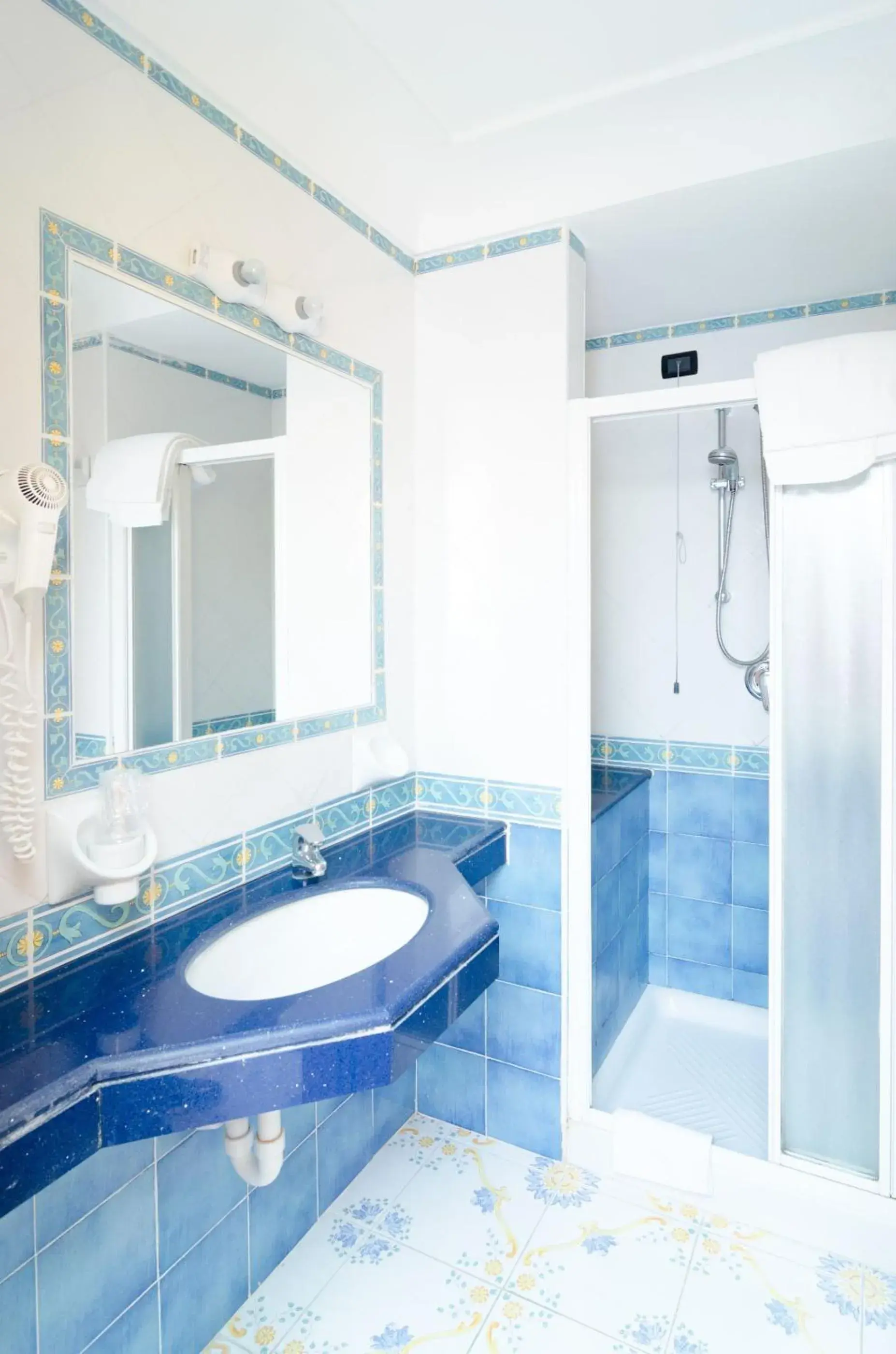 Standard Double Room in Hotel Terme Saint Raphael Standard Double Room in Hotel Terme Saint Raphael