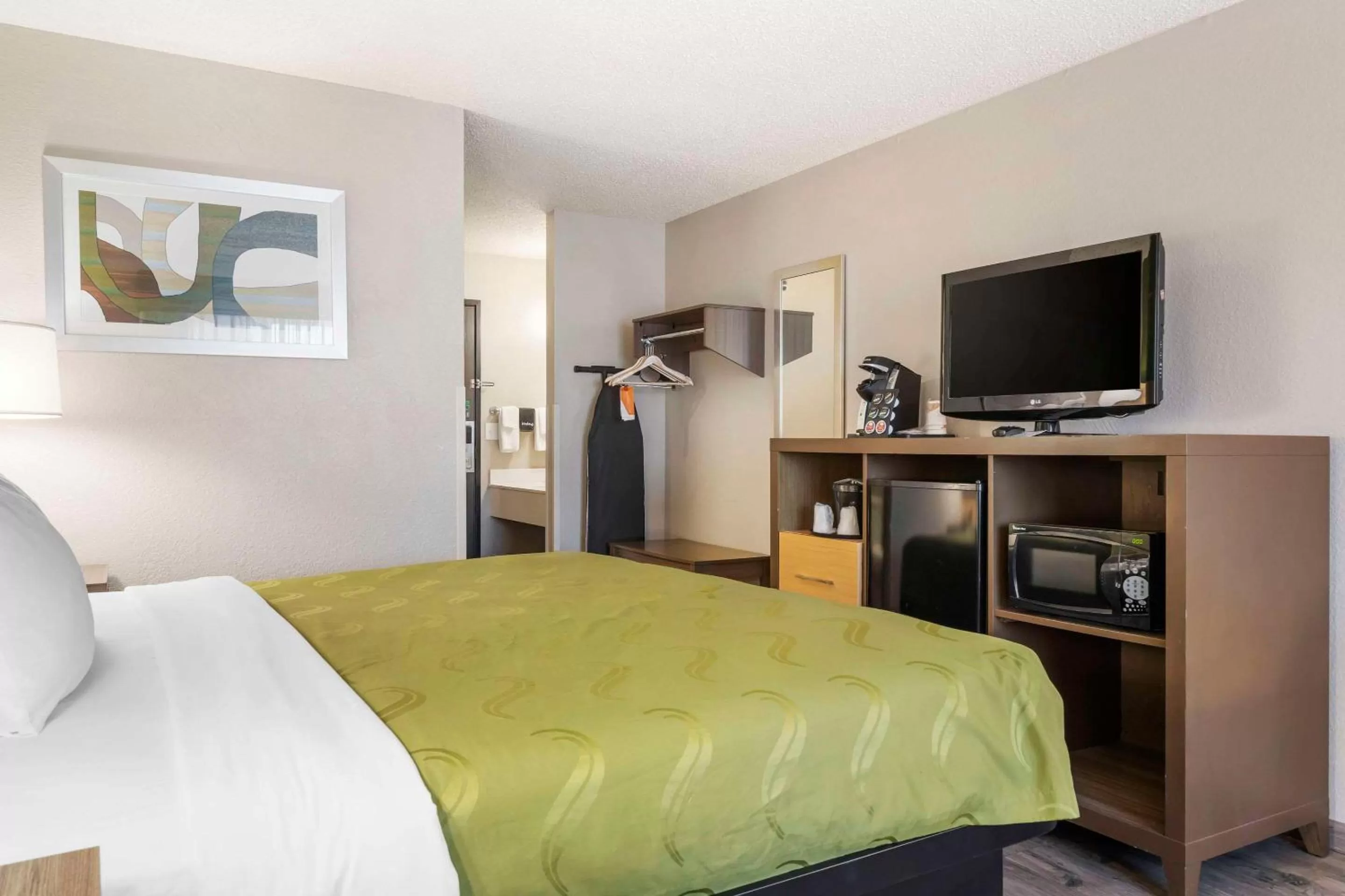 Bedroom, Bed in Quality Inn & Suites Delaware South