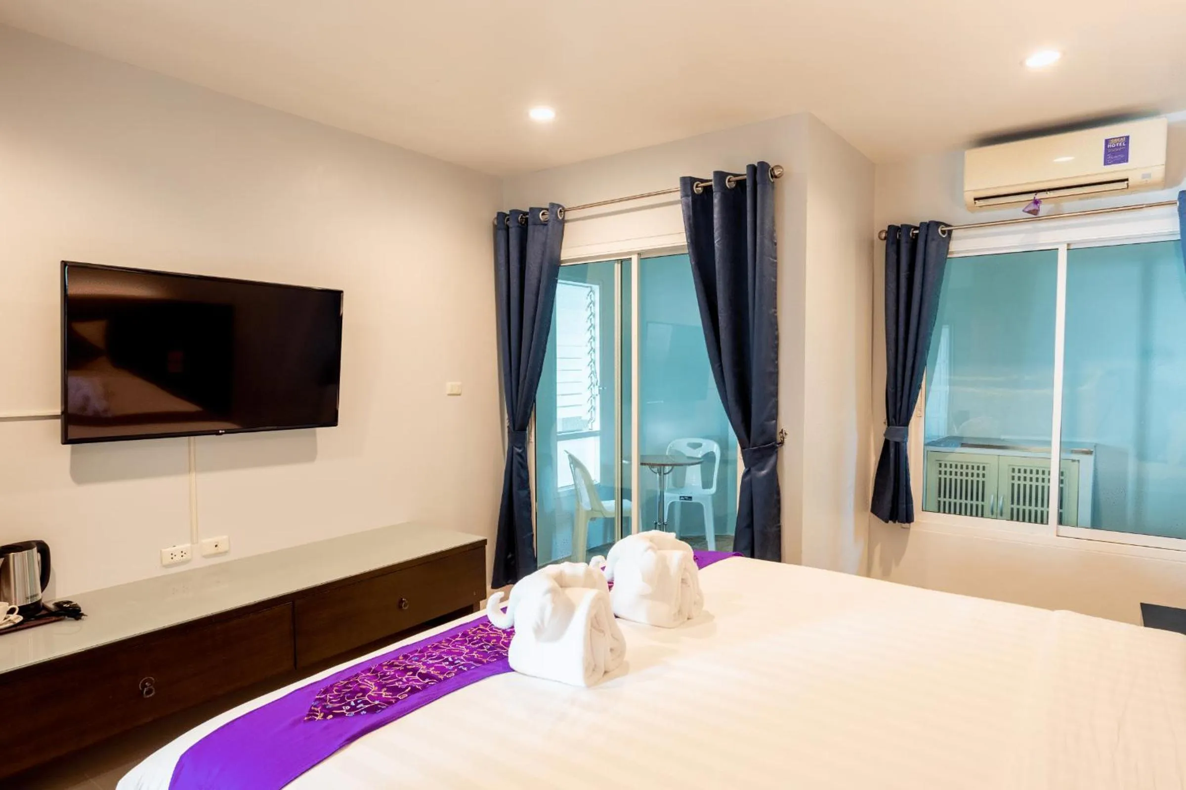 Bed in The Great @Patong Hotel