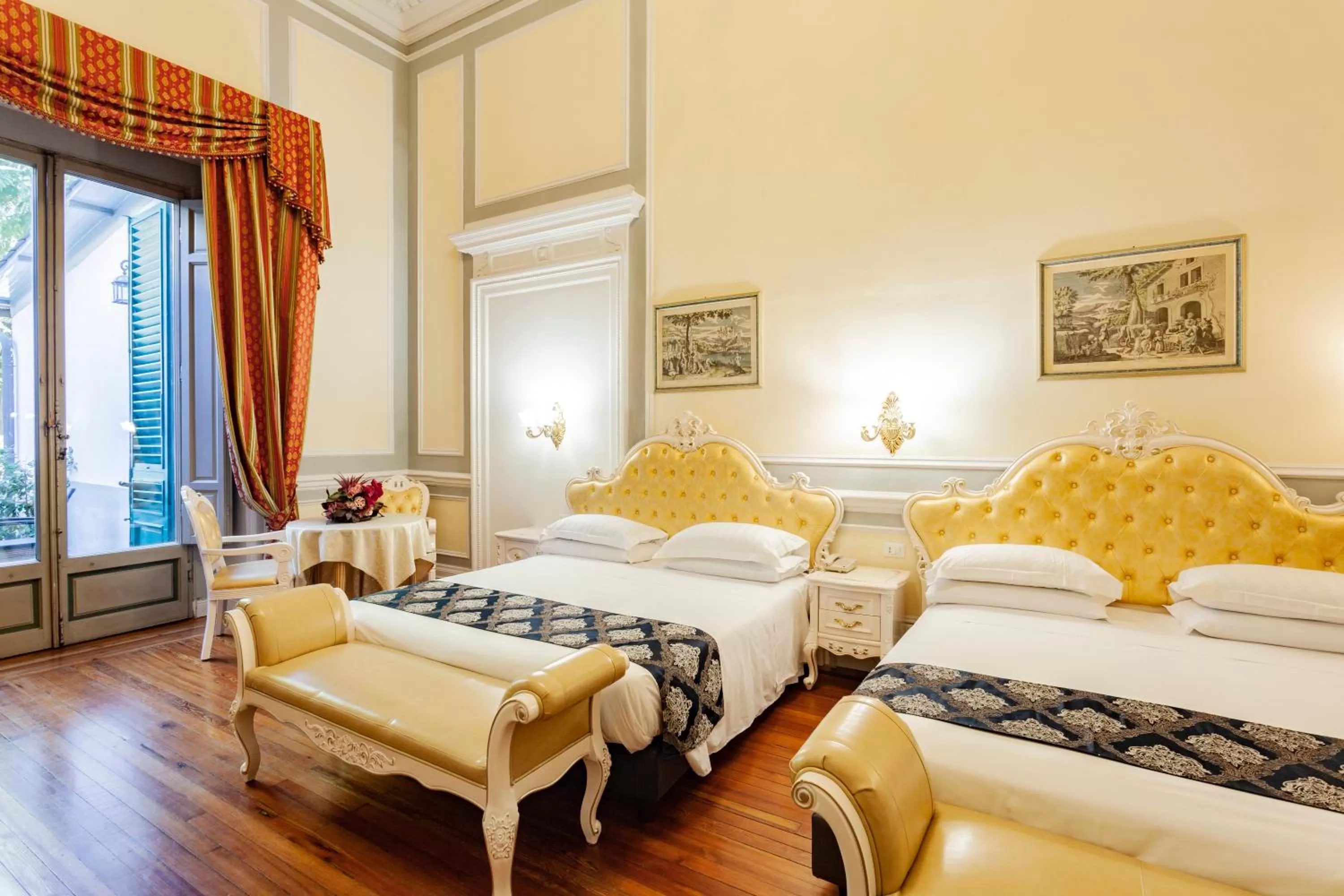 Photo of the whole room, Bed in Villa Royal