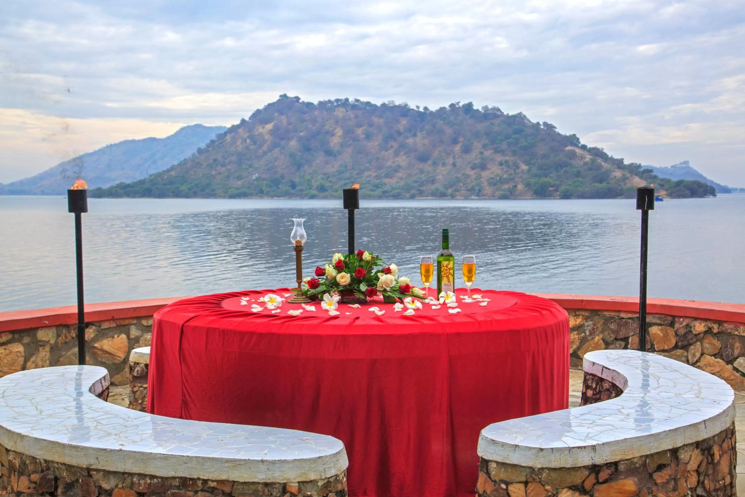 Meals in Jaisamand Island Resort