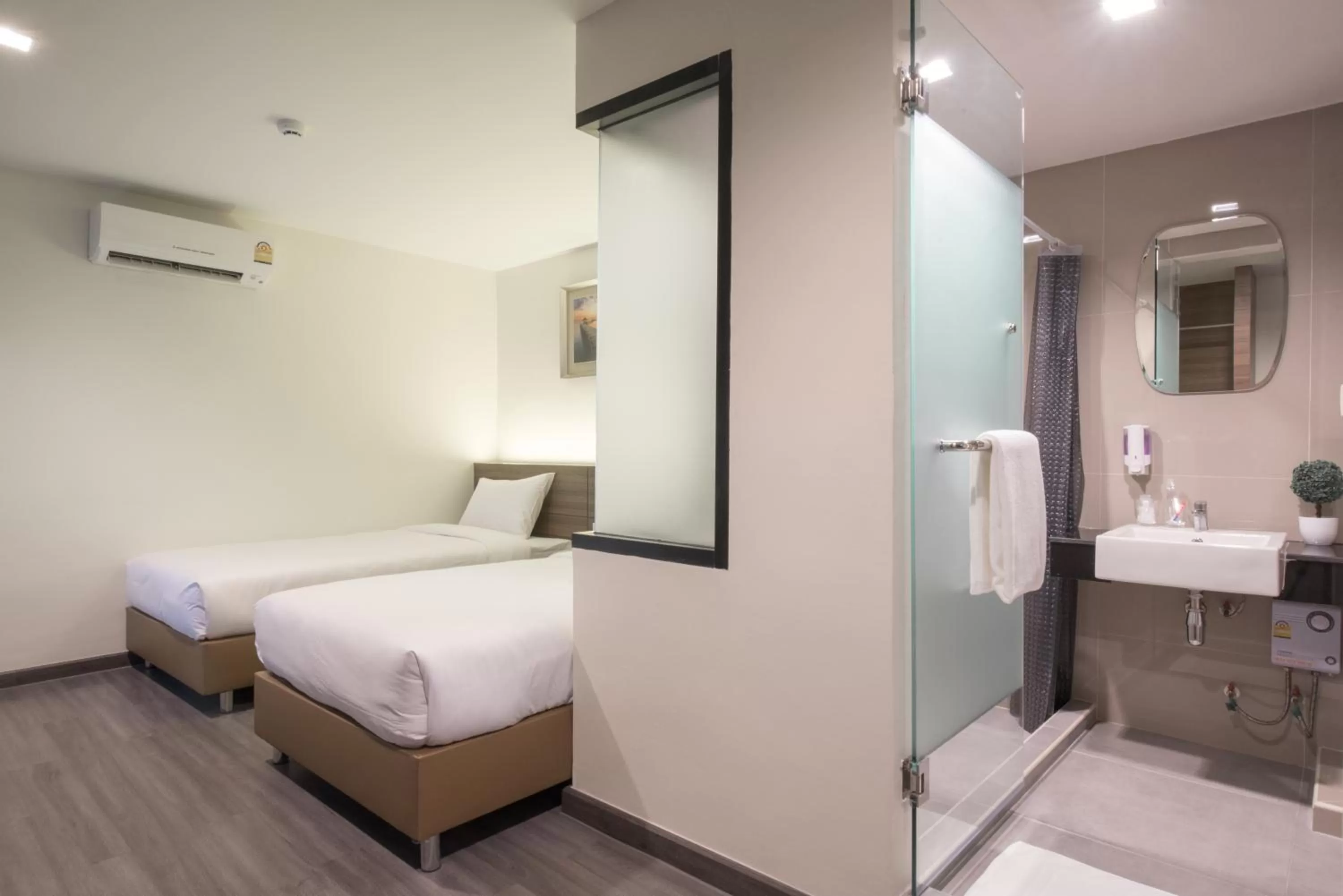 Photo of the whole room, Bed in Sovereign Group Hotel at Pratunam