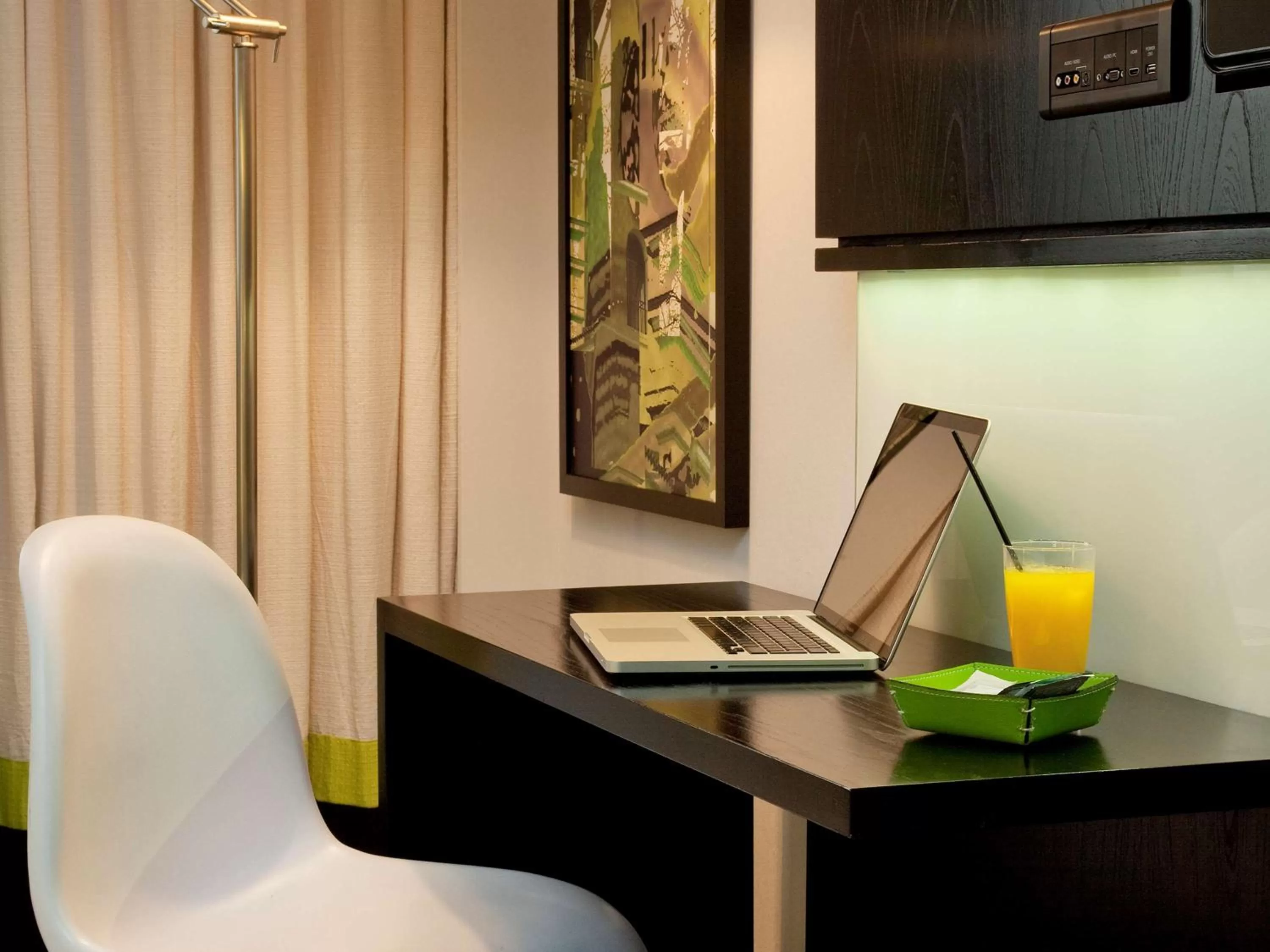 Photo of the whole room in Novotel Buenos Aires