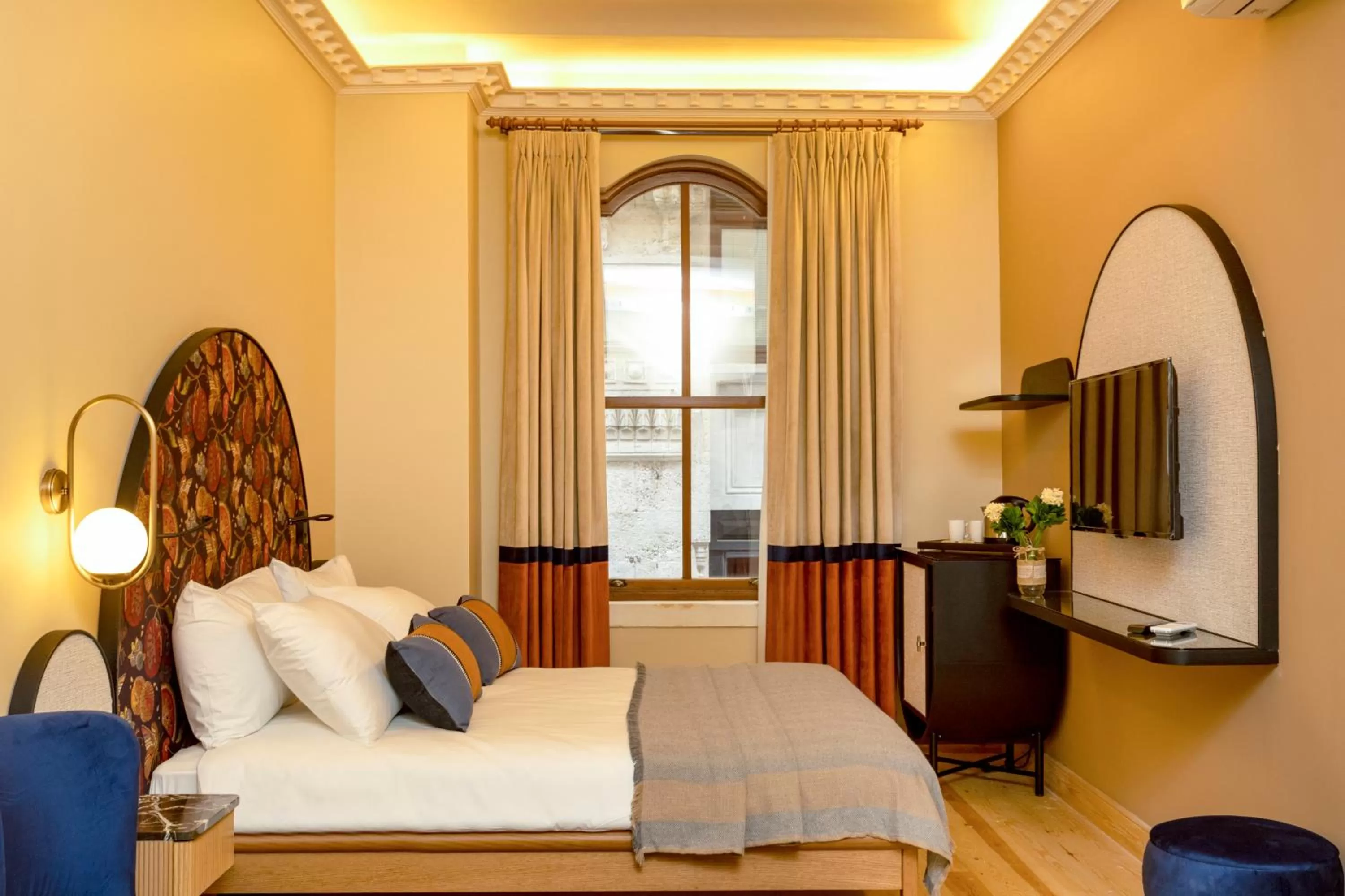 Photo of the whole room, Bed in Sirin Han Hotel Old City