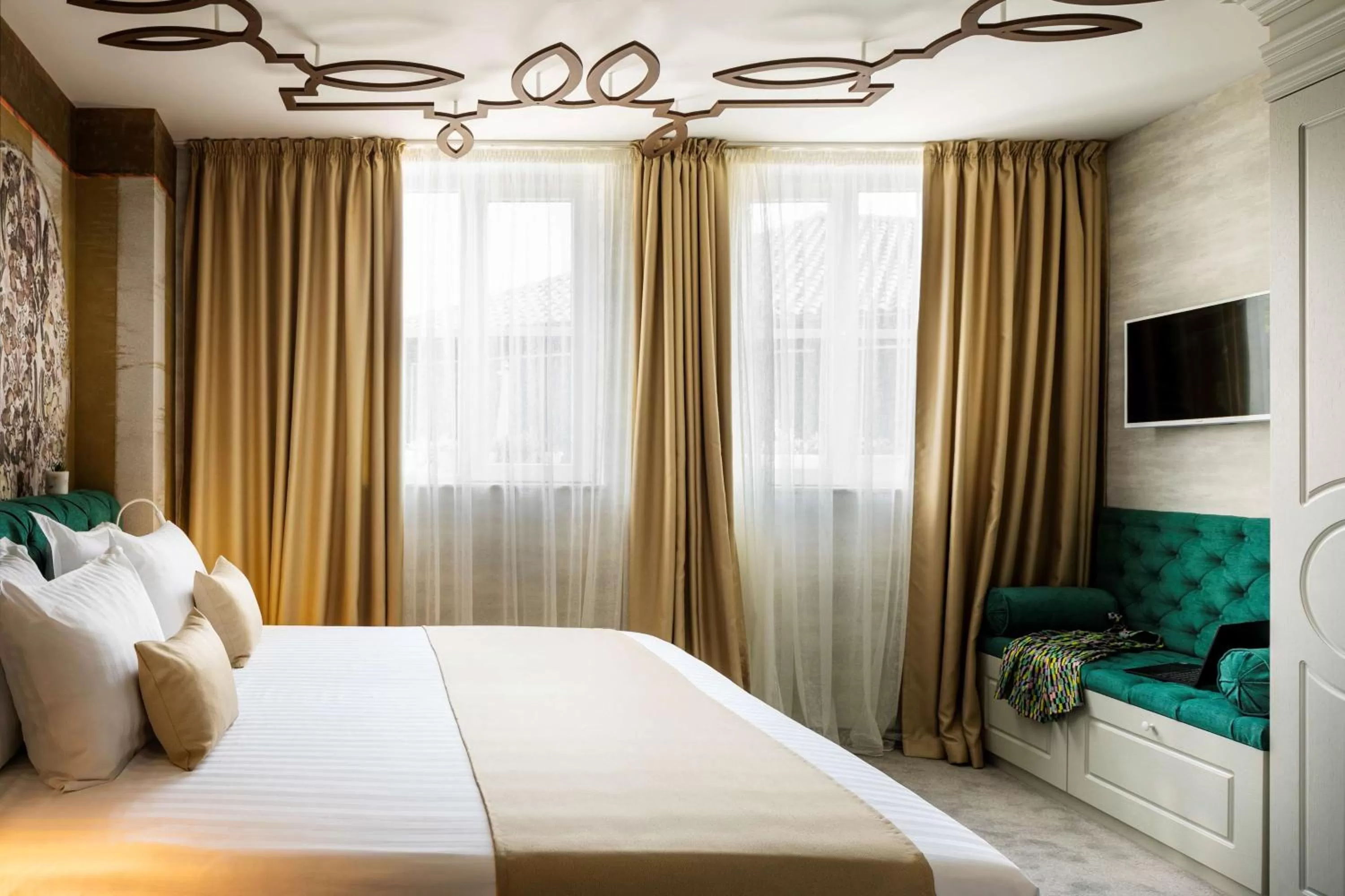 Photo of the whole room, Bed in Gallery 37 Powered by ASTON