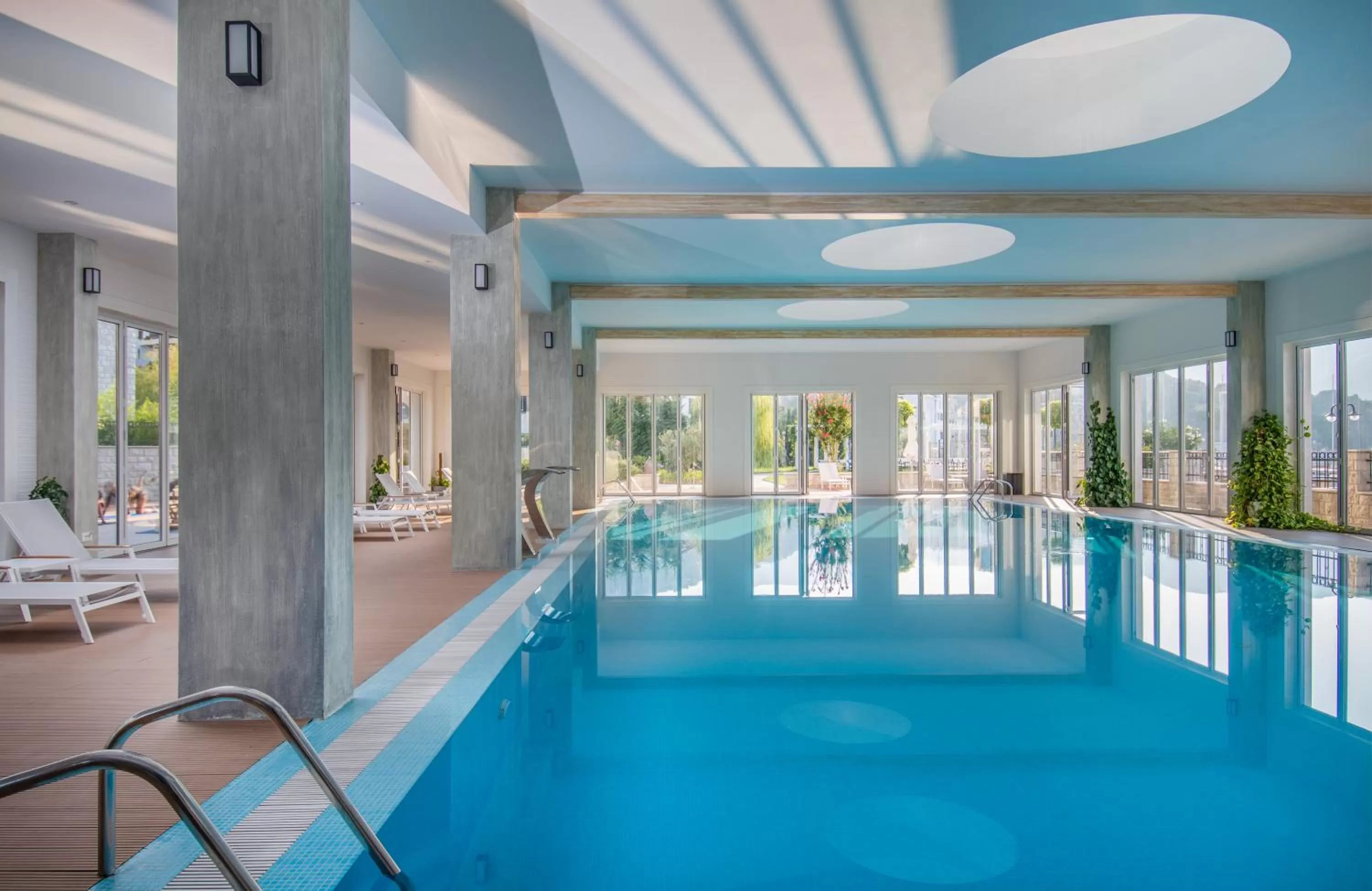 Swimming pool in Lazure Hotel & Marina