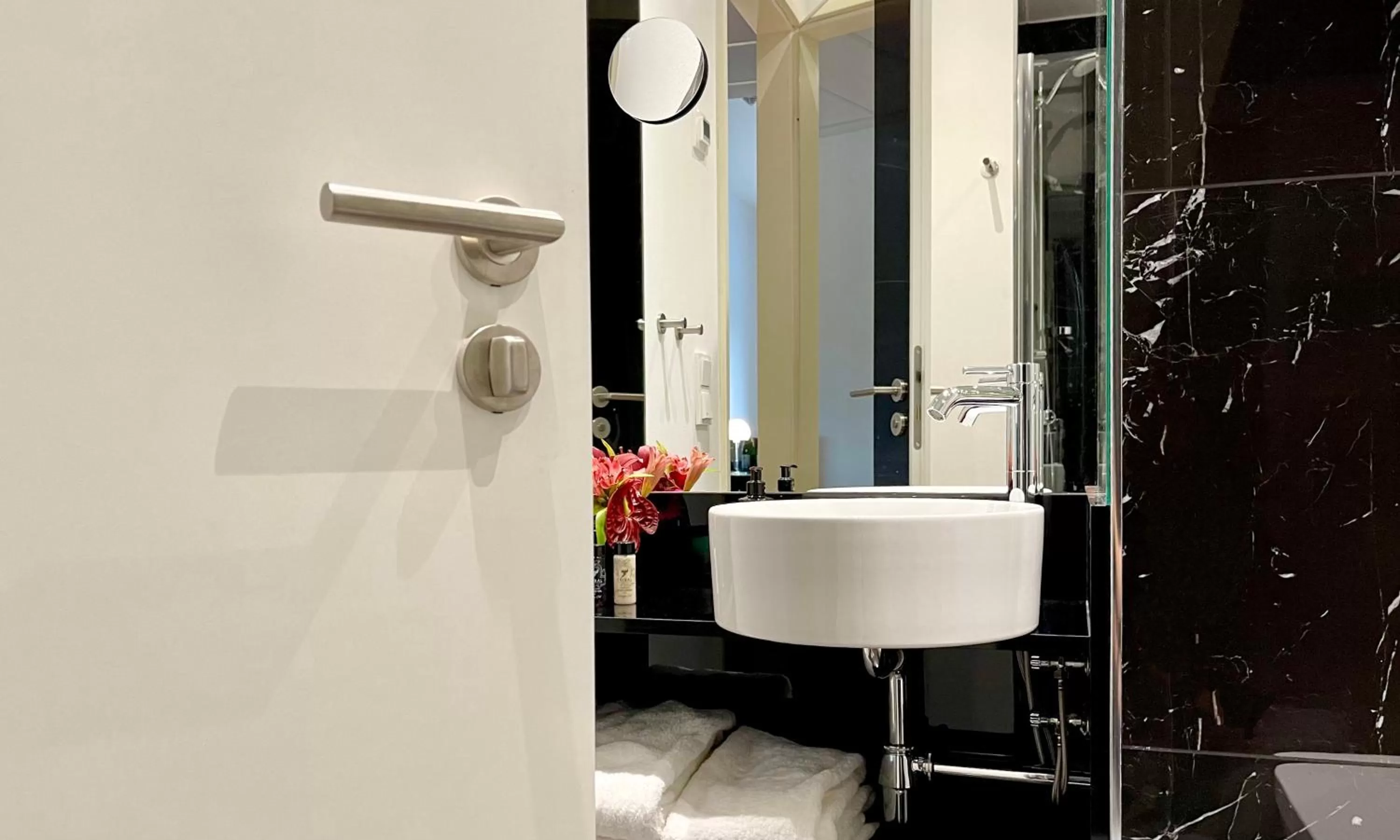 Bathroom in Best Western Plus Hotel Brueggen