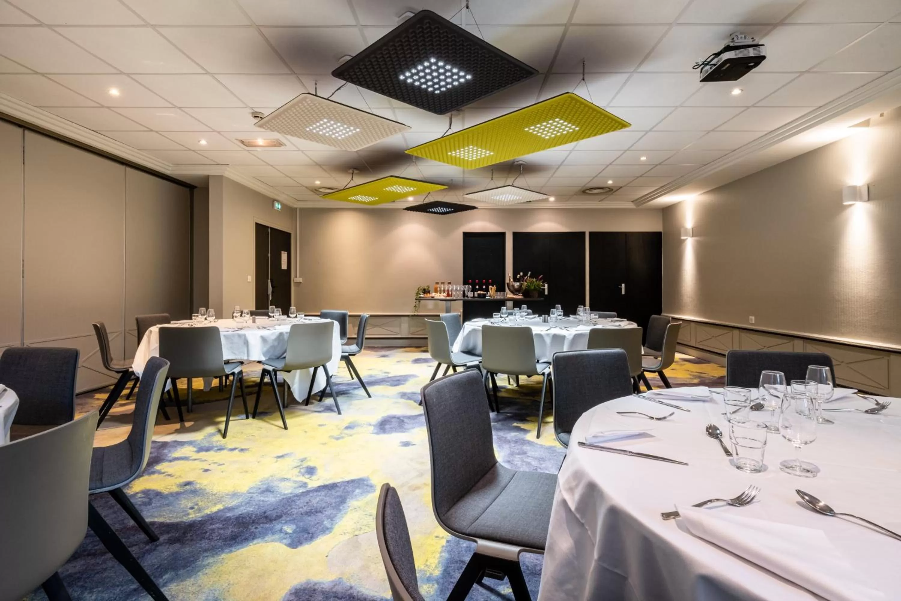 Restaurant/places to eat in Mercure Grenoble Meylan