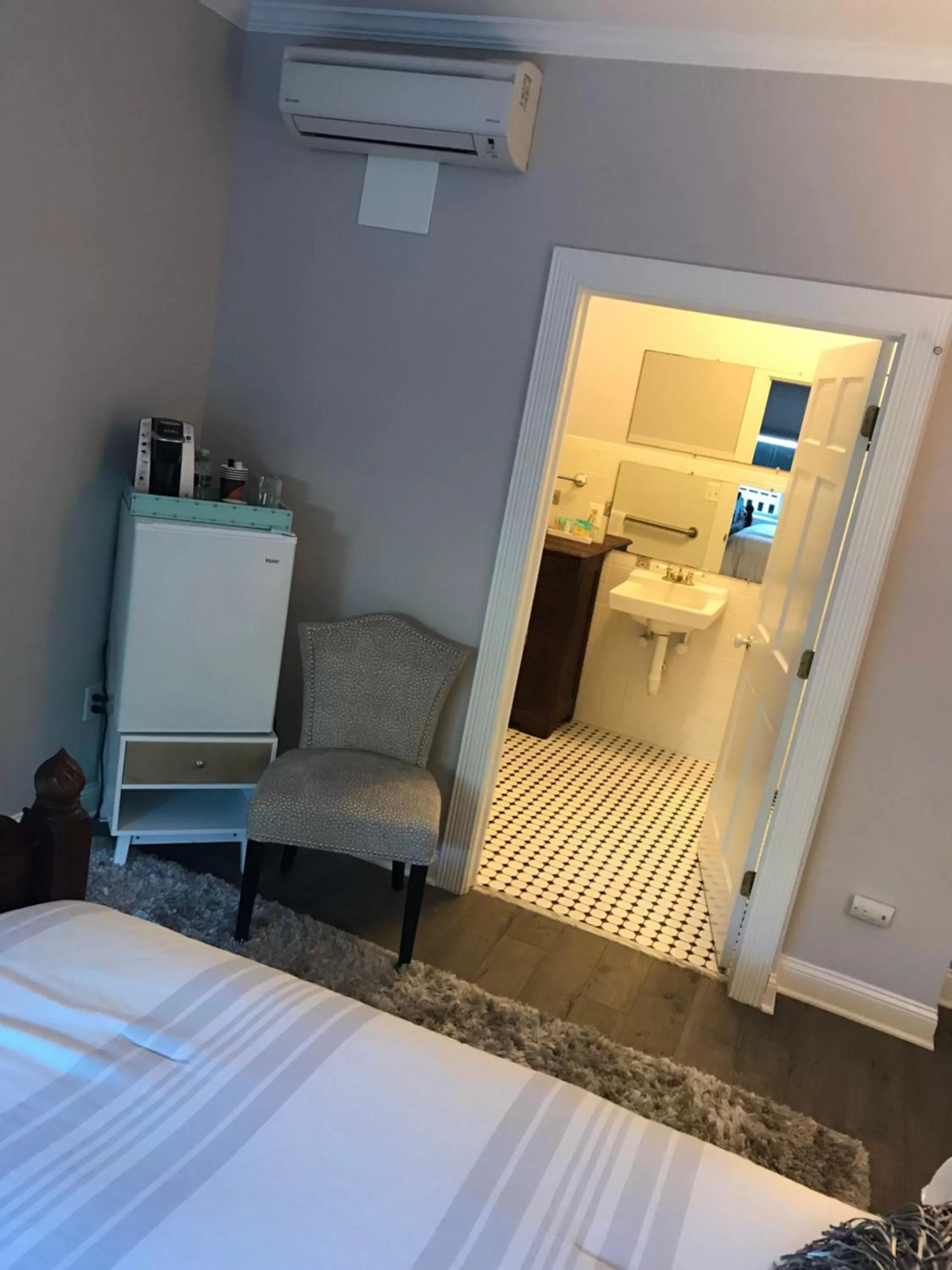 Bathroom, TV/Entertainment Center in Elaine's Cape May Boutique Hotel