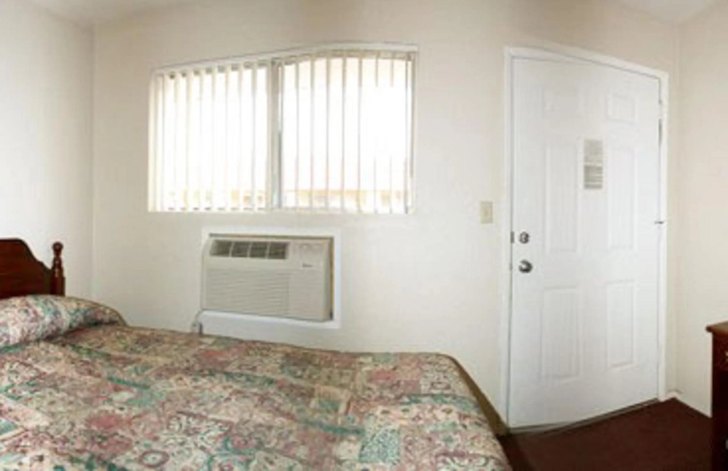 Bedroom, Bed in Sunset Inn and Suites West Sacramento