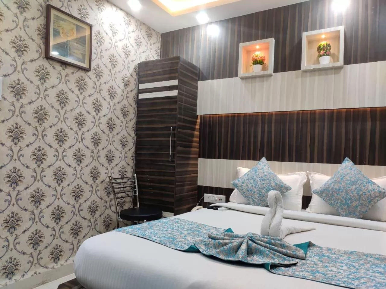 Bed in HOTEL CENTRAL SQUARE "A Couple Friendly Hotel"