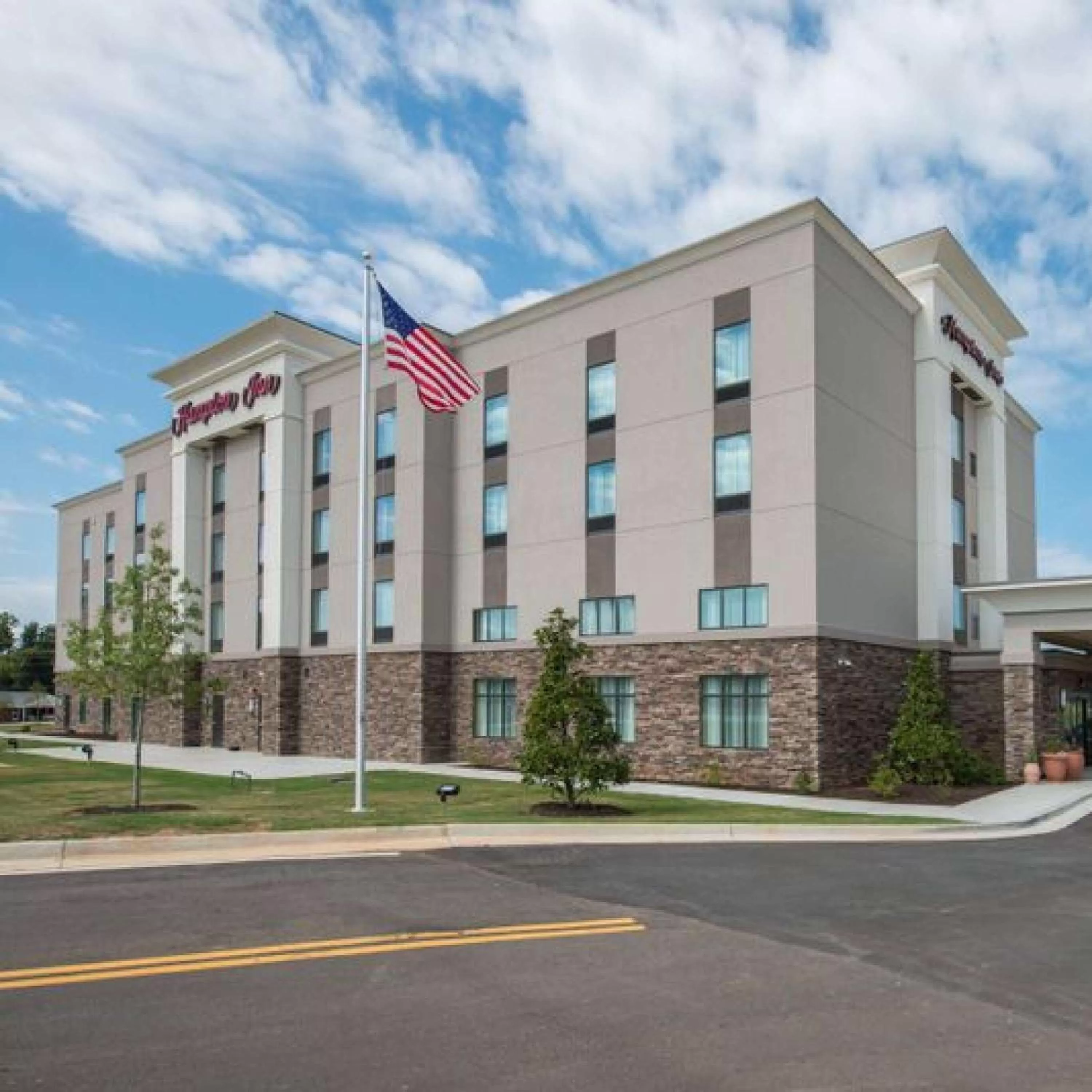 Property building in Hampton Inn Waynesboro