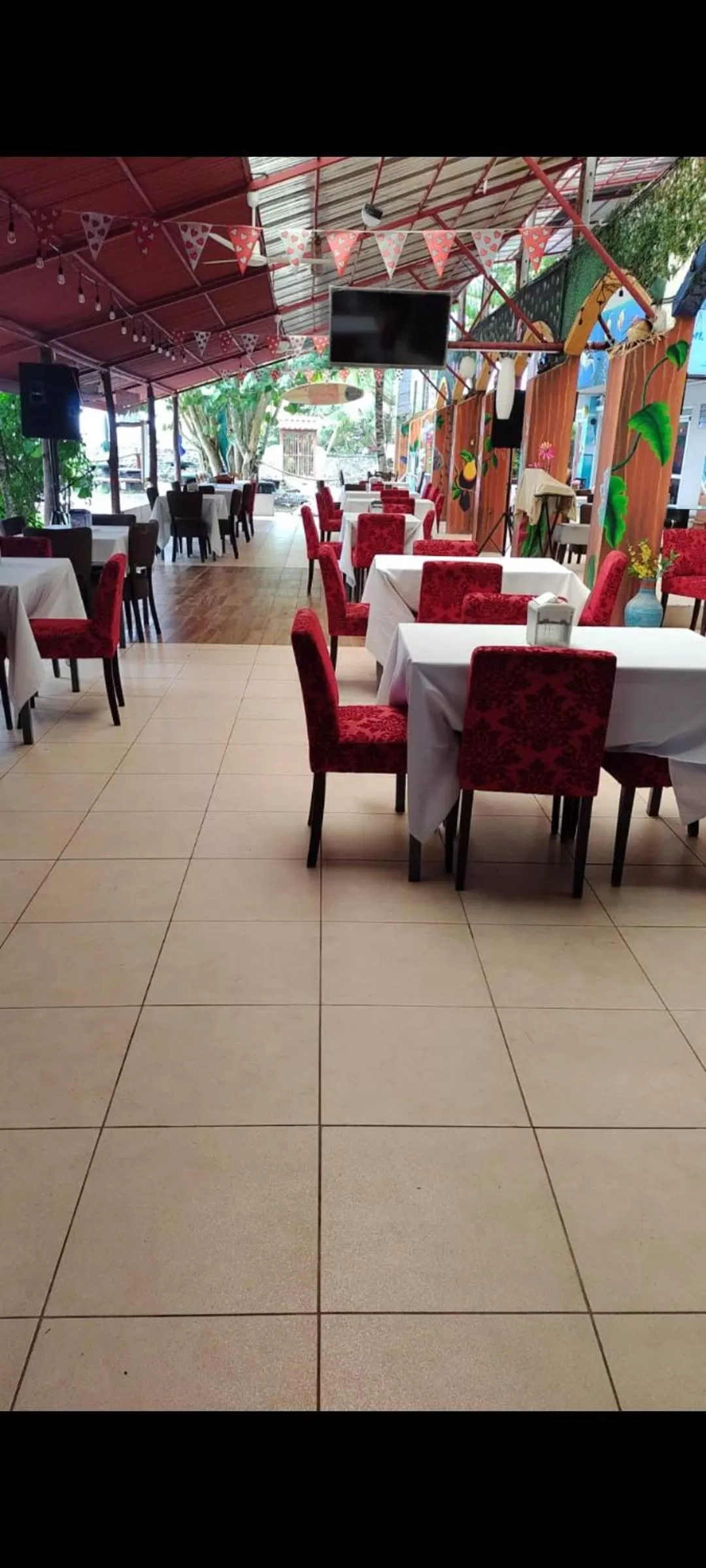 Restaurant/places to eat in Hotel la Cueva Limon