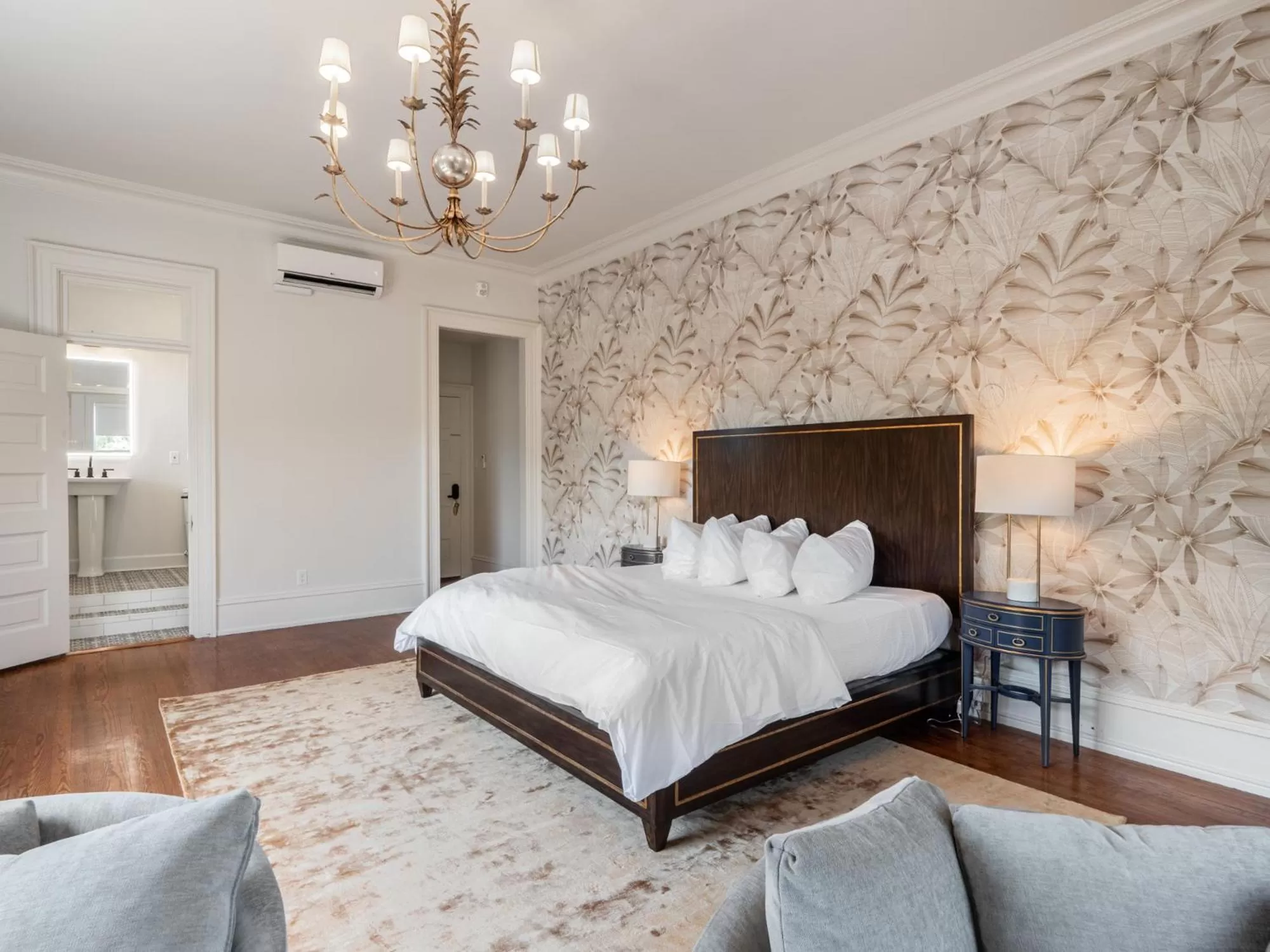 Bed in Graystone Inn