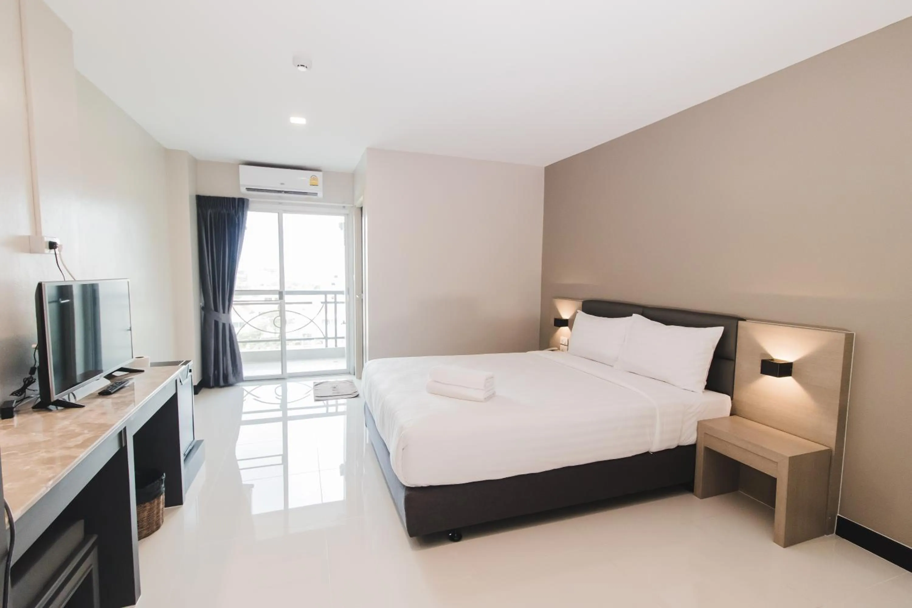 Photo of the whole room, Bed in So good Hotel Bangkok