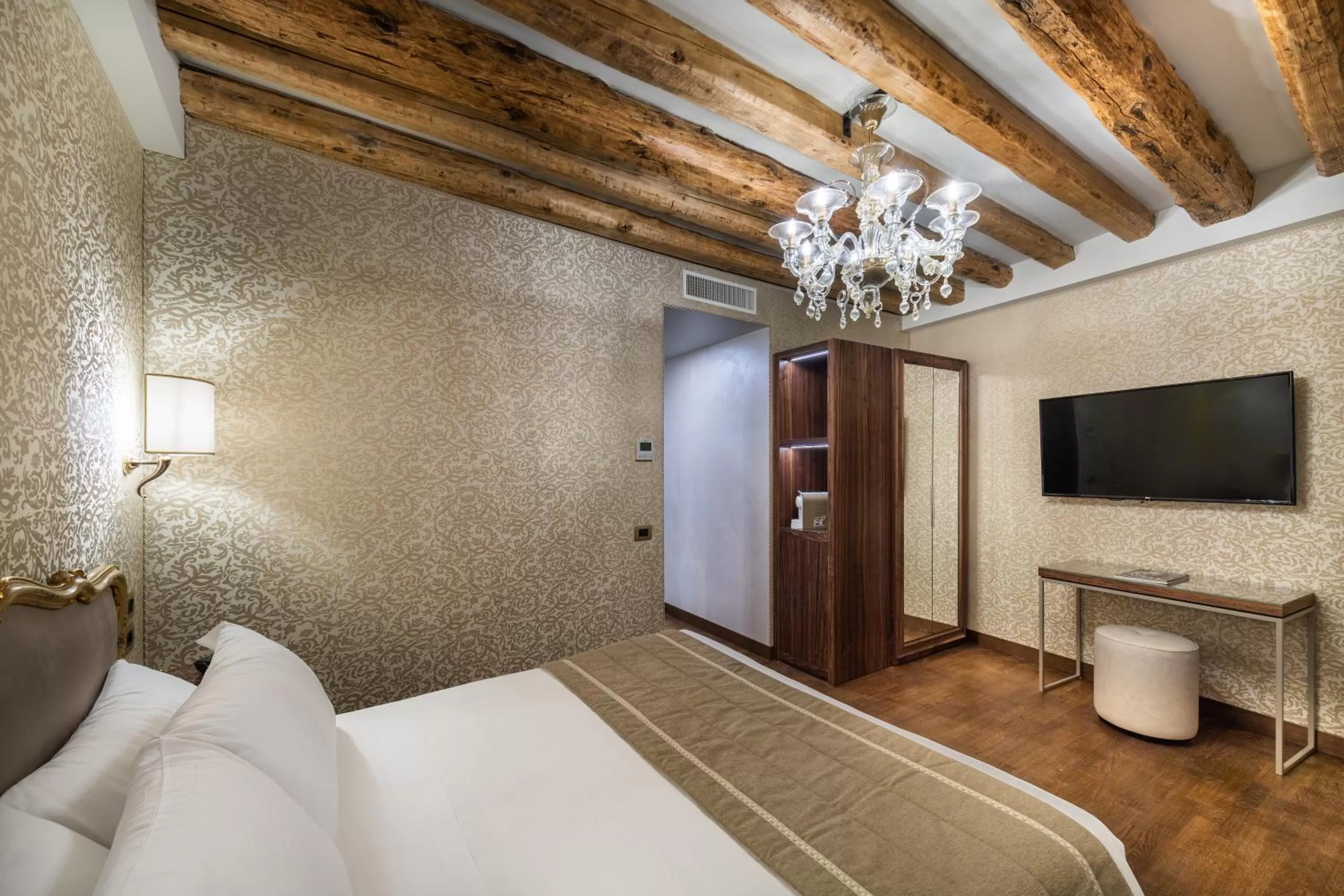 Photo of the whole room, Bed in Palazzo San Lorenzo