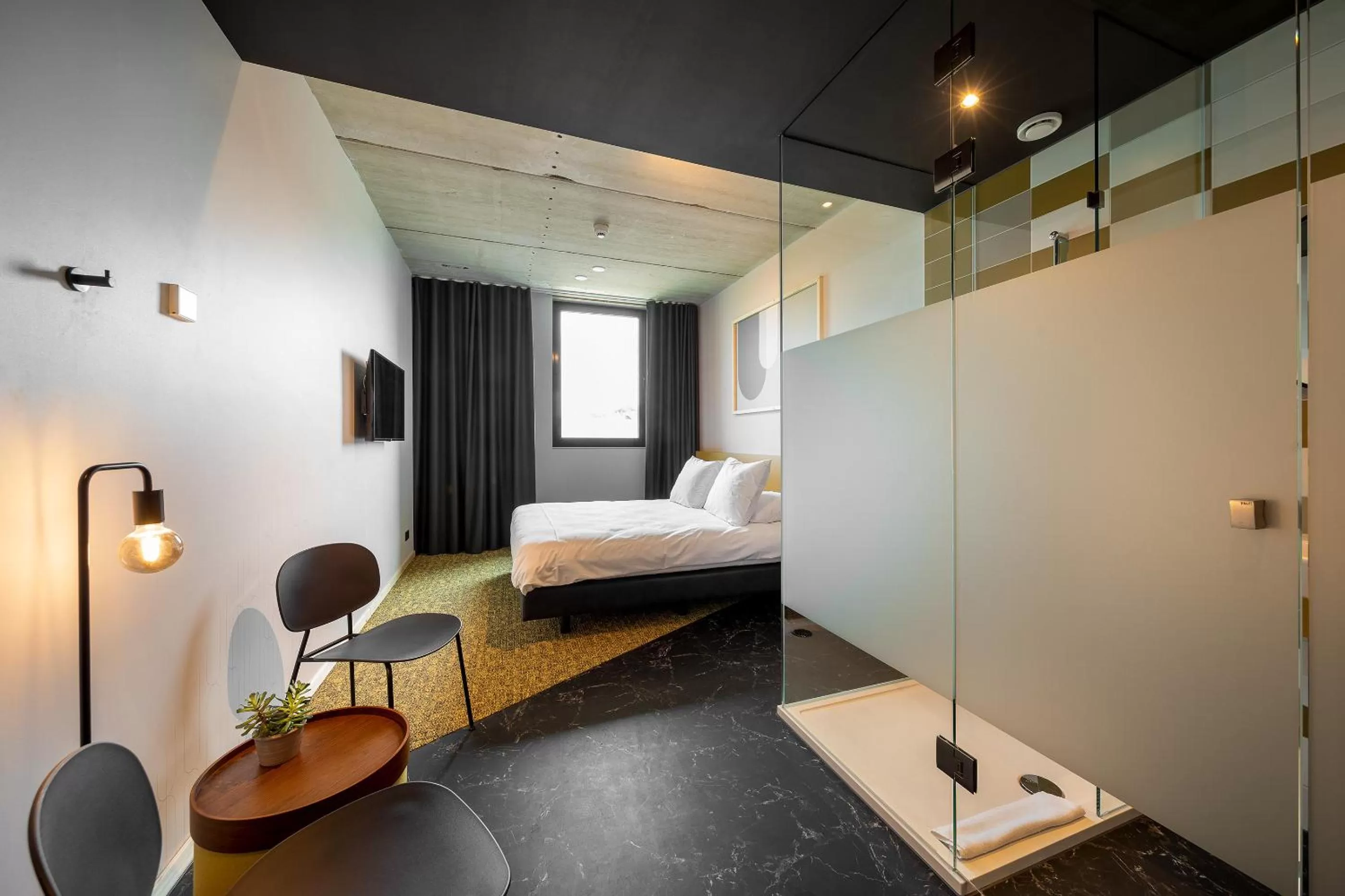 Photo of the whole room, Bed in Mr Jigs