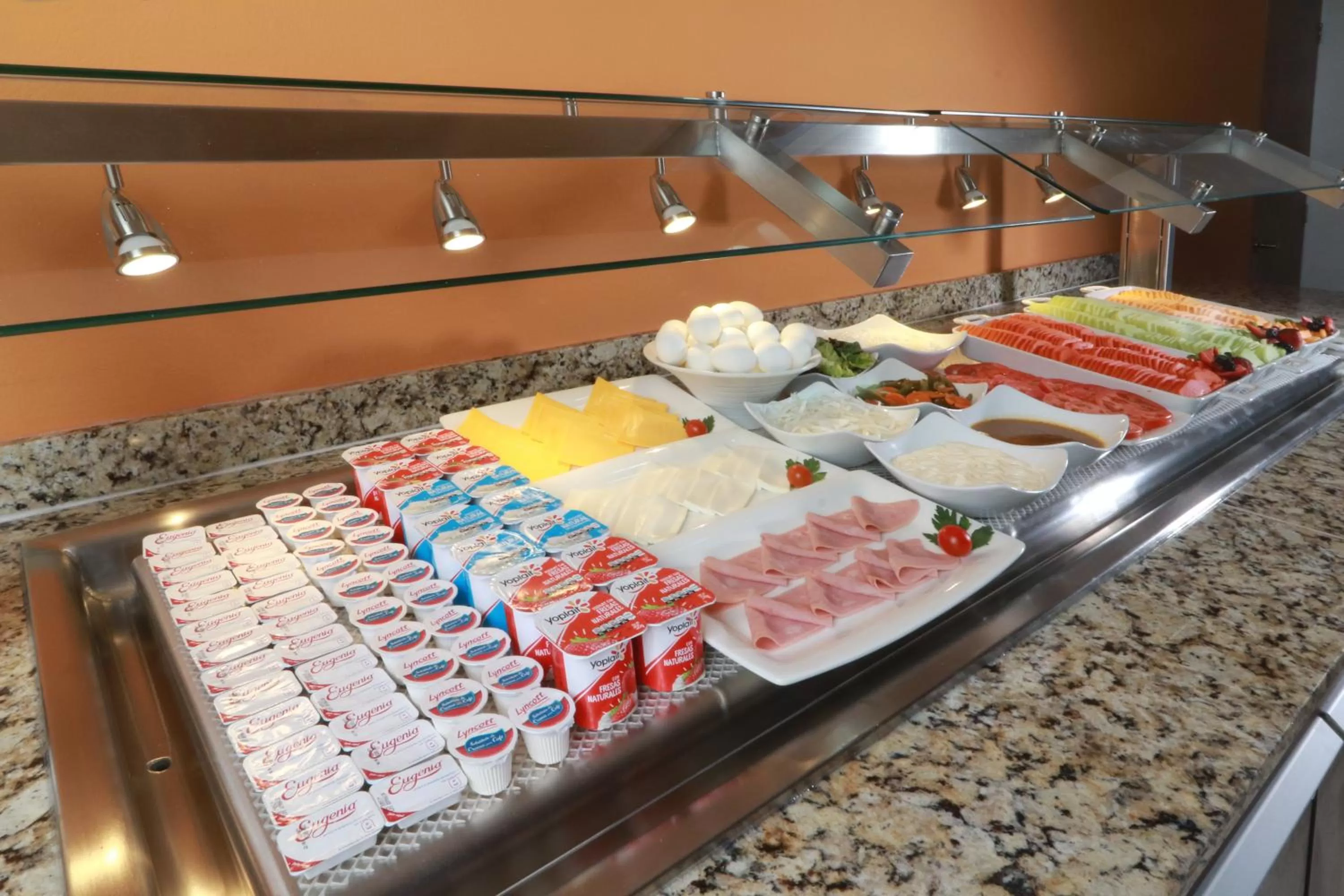 Restaurant/places to eat in Staybridge Suites Guadalajara Expo by IHG