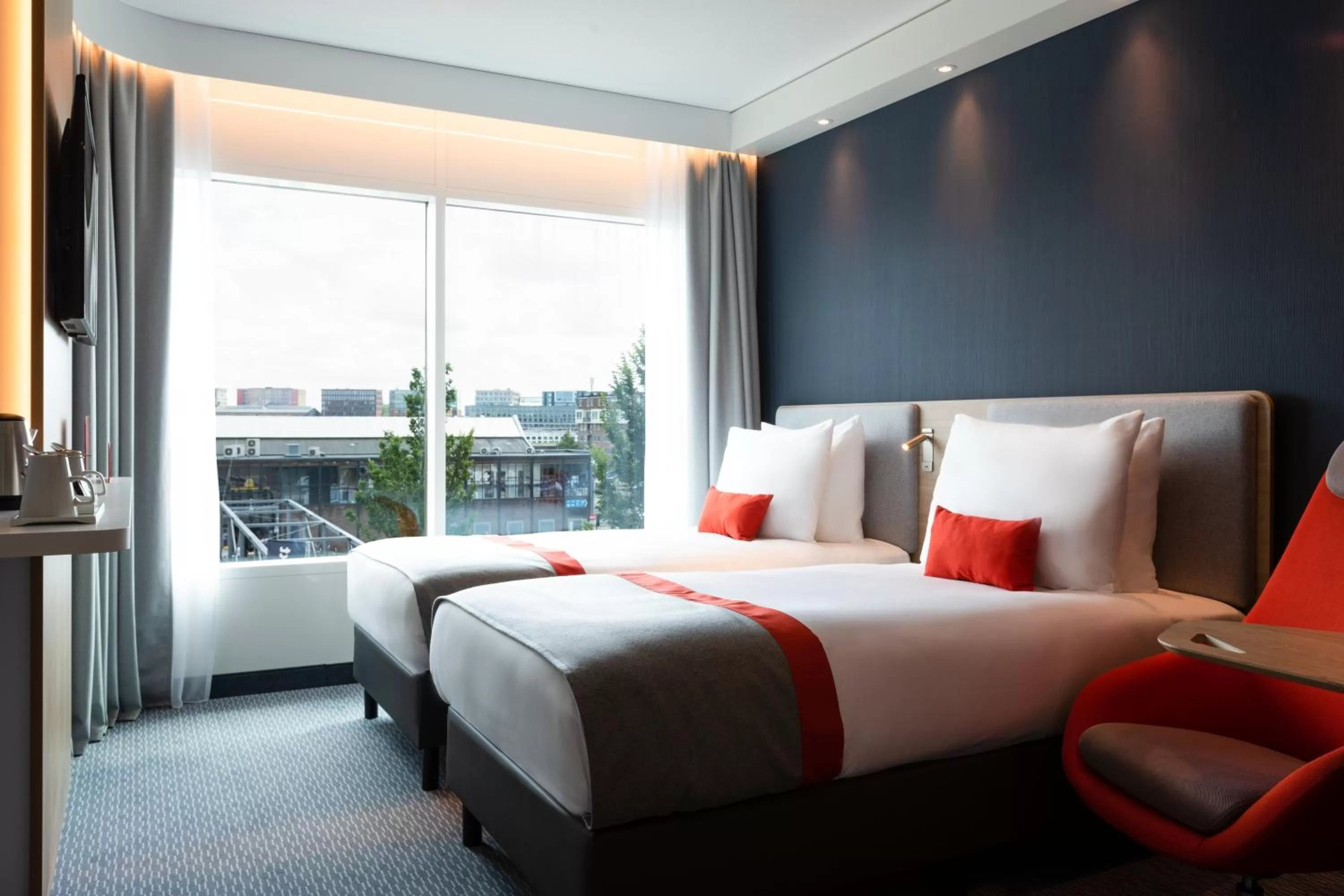 View (from property/room), Bed in Holiday Inn Express Amsterdam - North Riverside by IHG