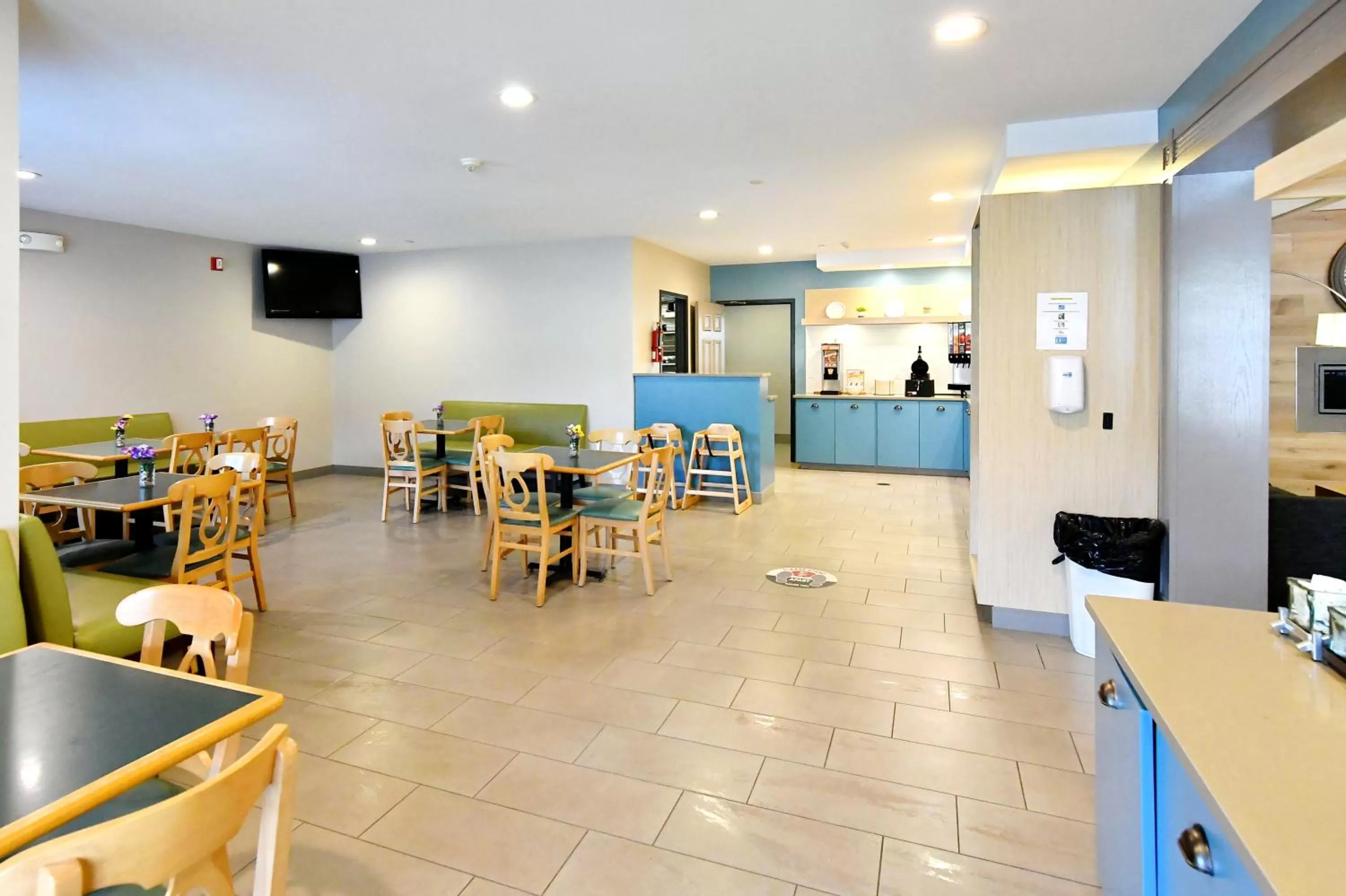 Breakfast, Restaurant/Places to Eat in Country Inn & Suites by Radisson, Mount Morris, NY