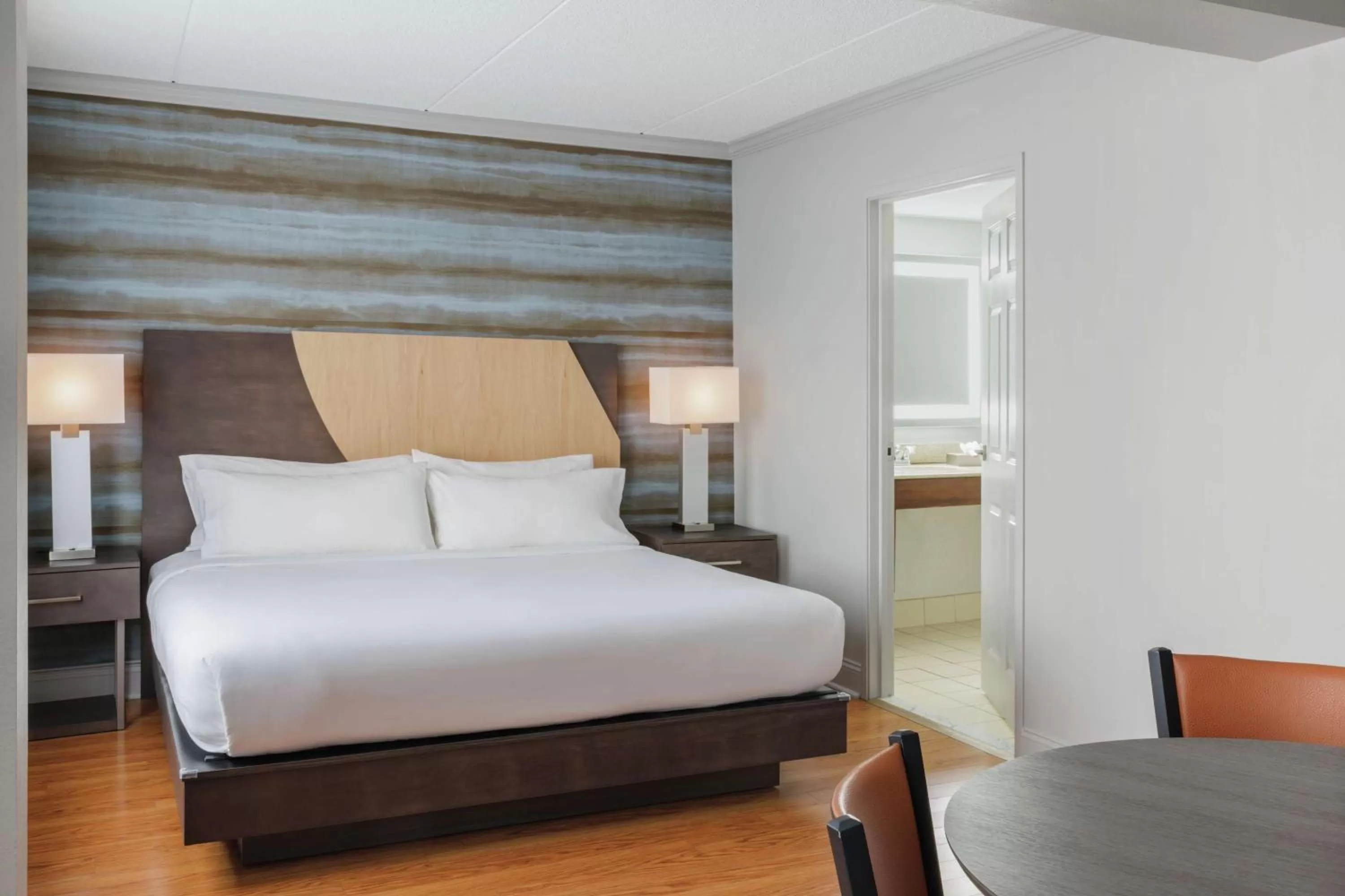 Bed in Hotel Trilogy Albany Airport, Tapestry Collection by Hilton