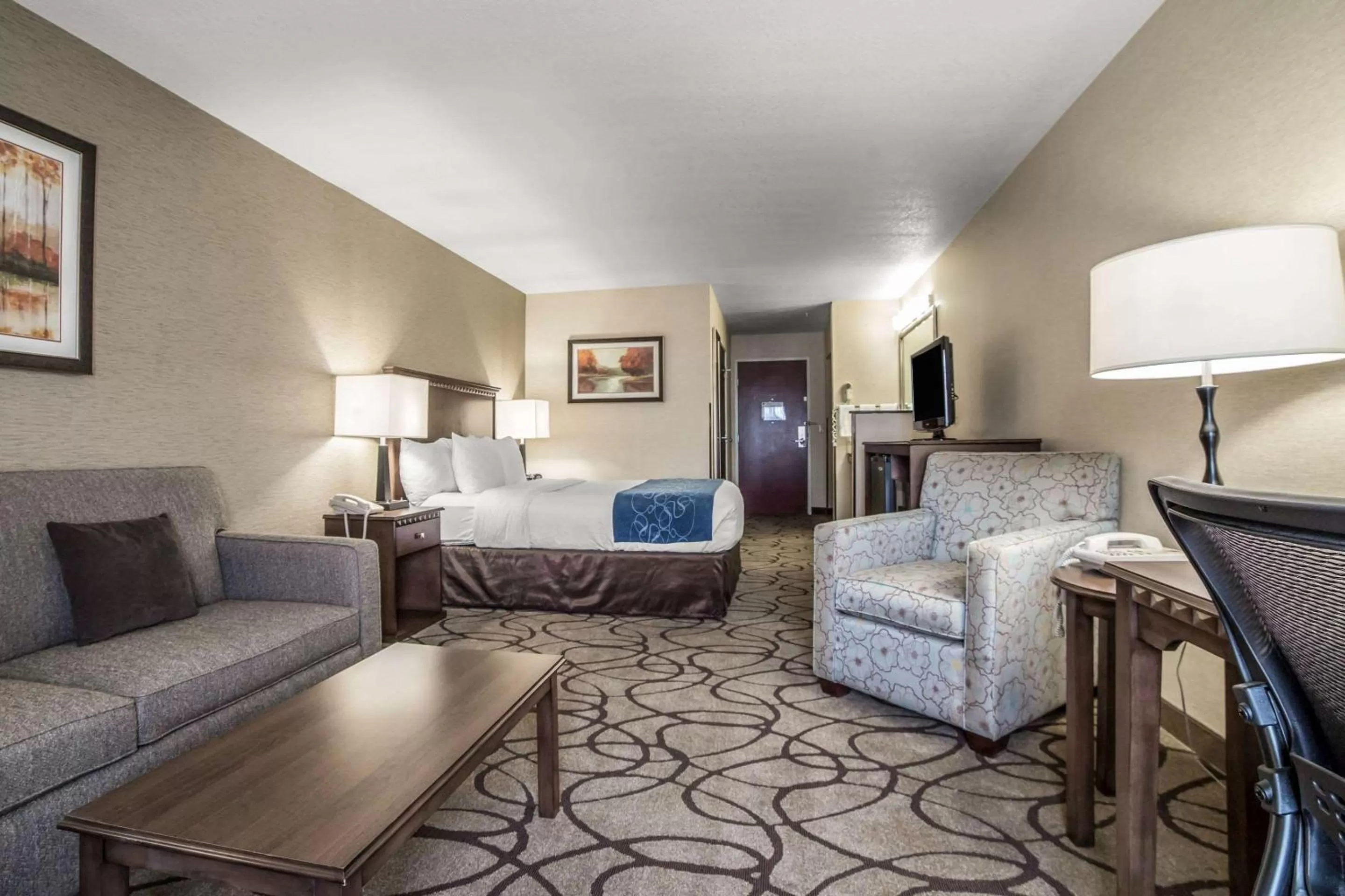 Photo of the whole room in Comfort Suites Salt Lake City Airport