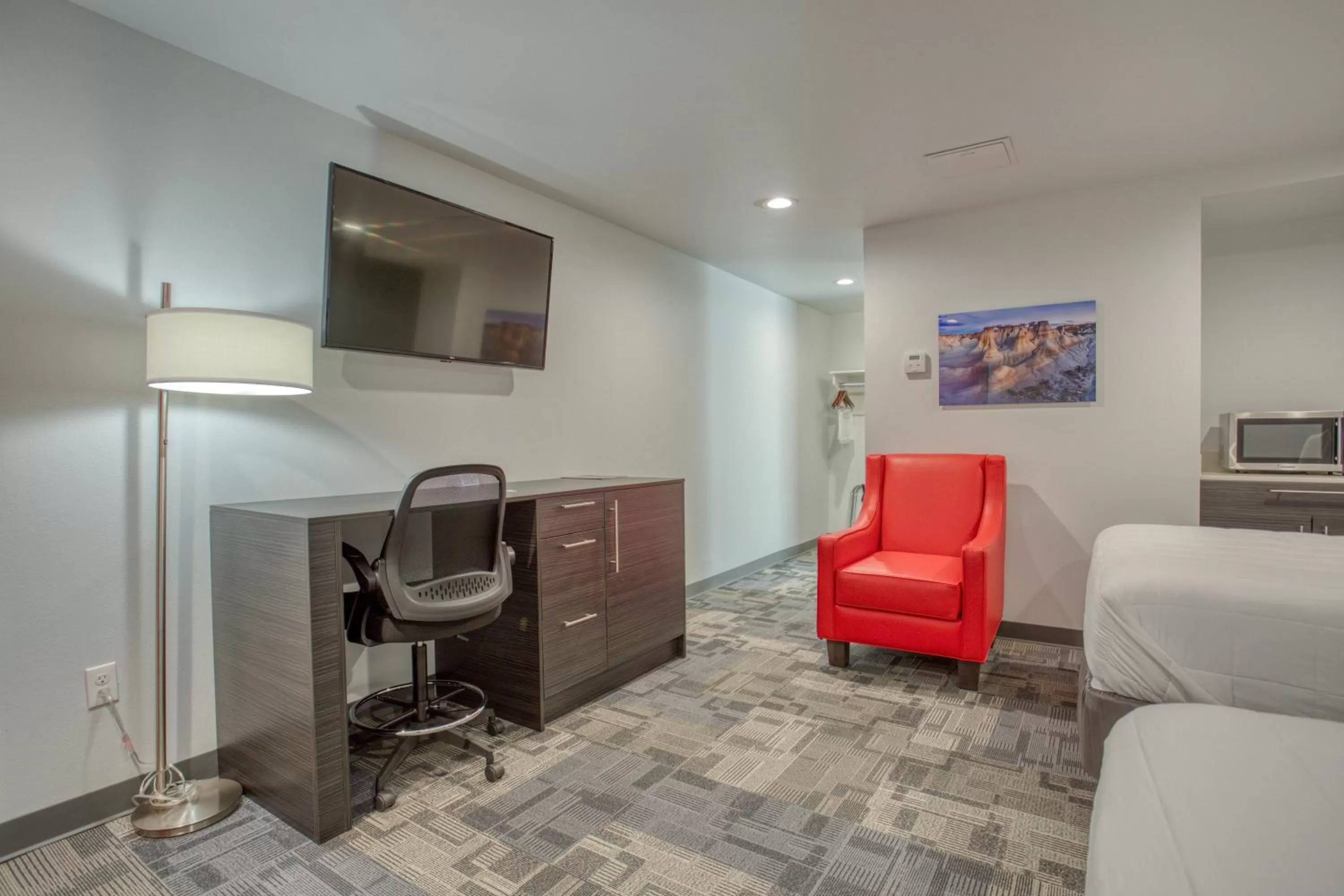 TV and multimedia in Post Time Inn