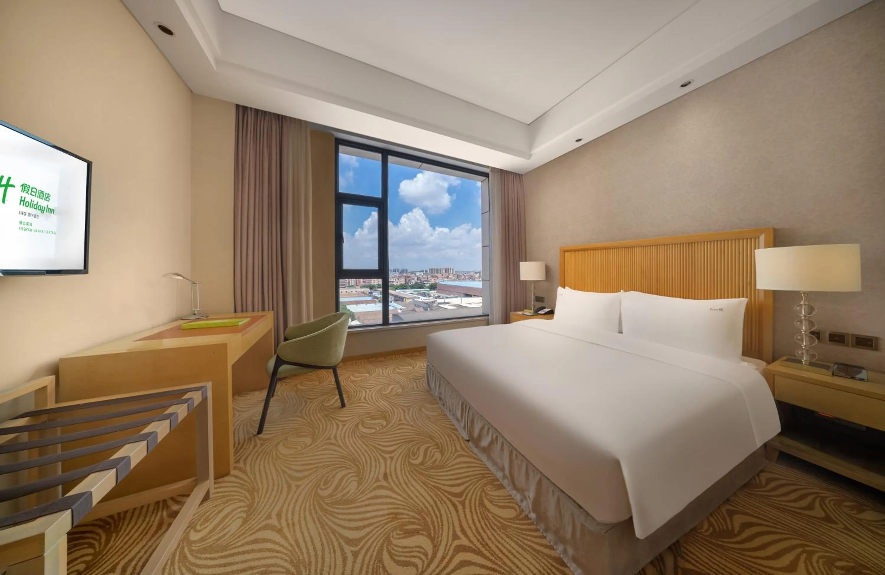 Photo of the whole room, Bed in Holiday Inn Foshan Nanhai Central by IHG