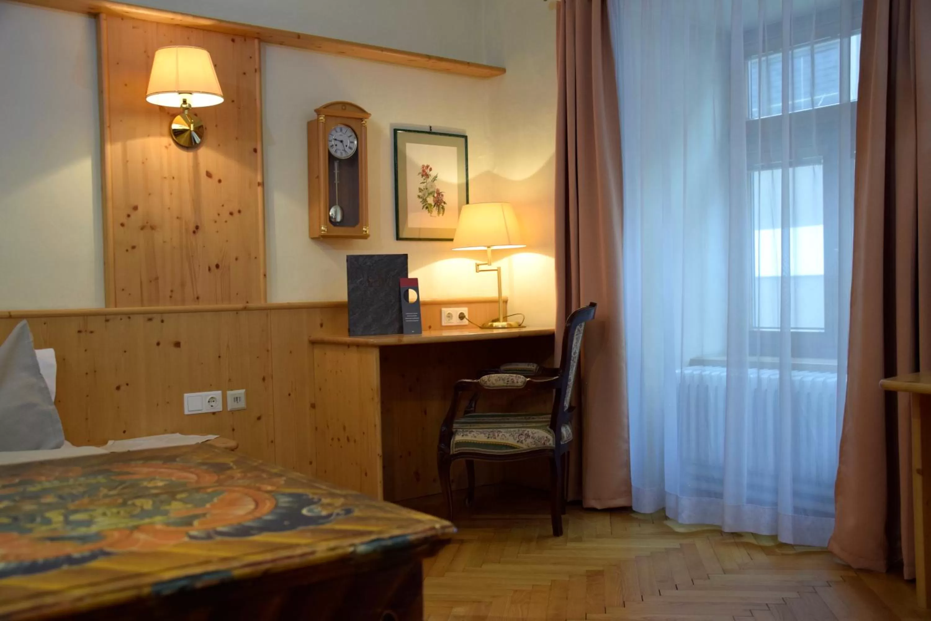 Seating area, Bed in Rathskeller Weitra