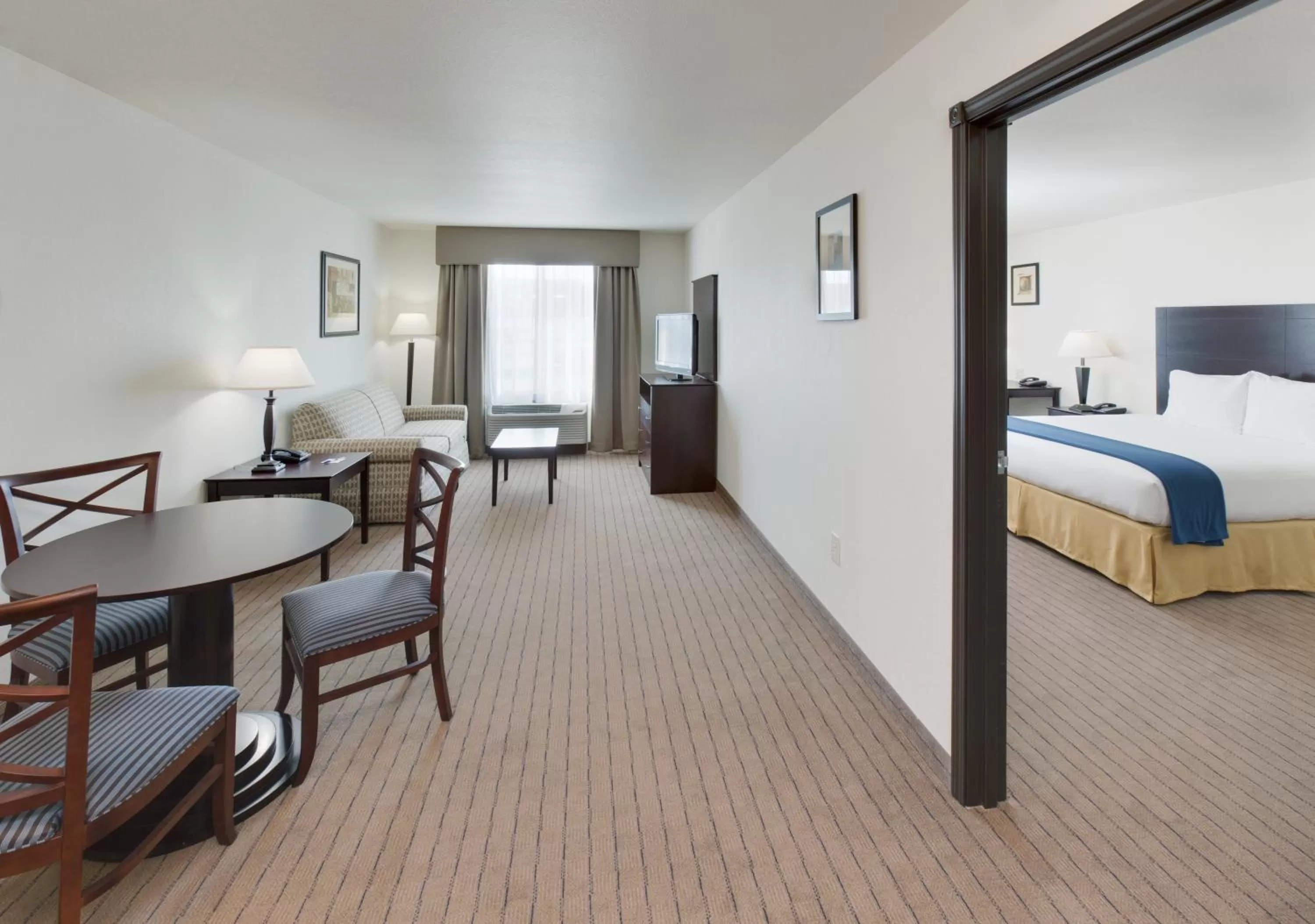 Photo of the whole room, Bed in Holiday Inn Express & Suites - Omaha I - 80 by IHG