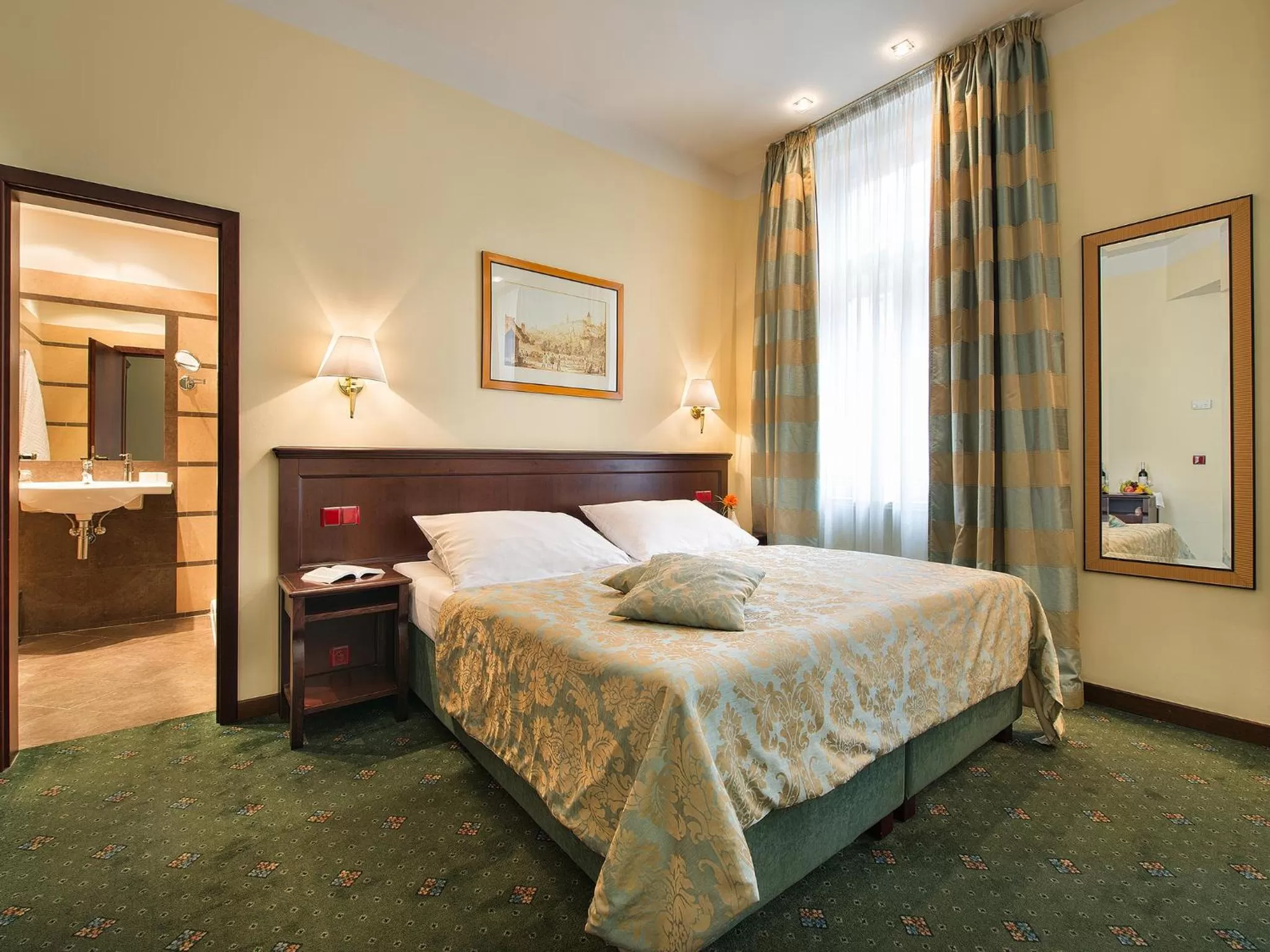 Bed in EA Hotel Downtown