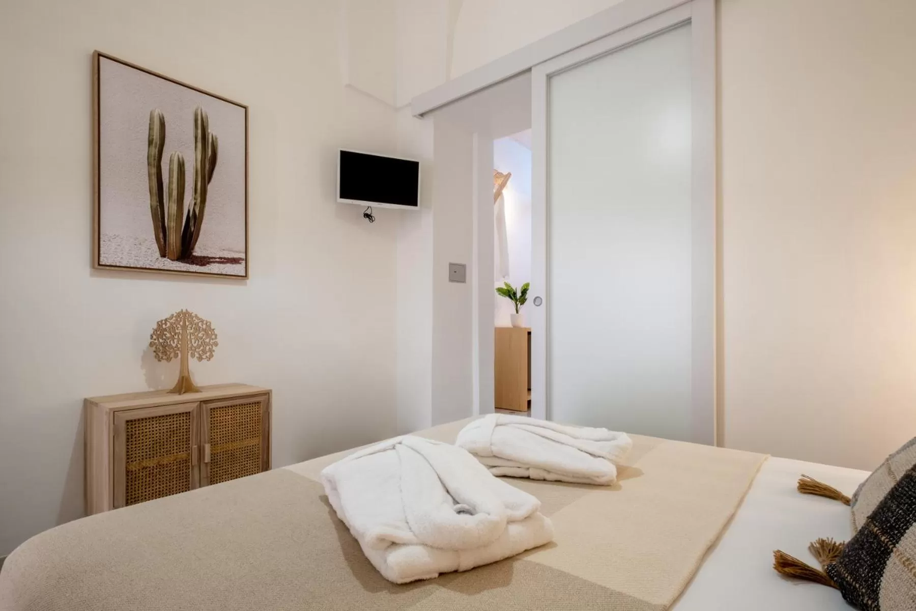 Photo of the whole room, Bed in La Bella Ostuni Suites