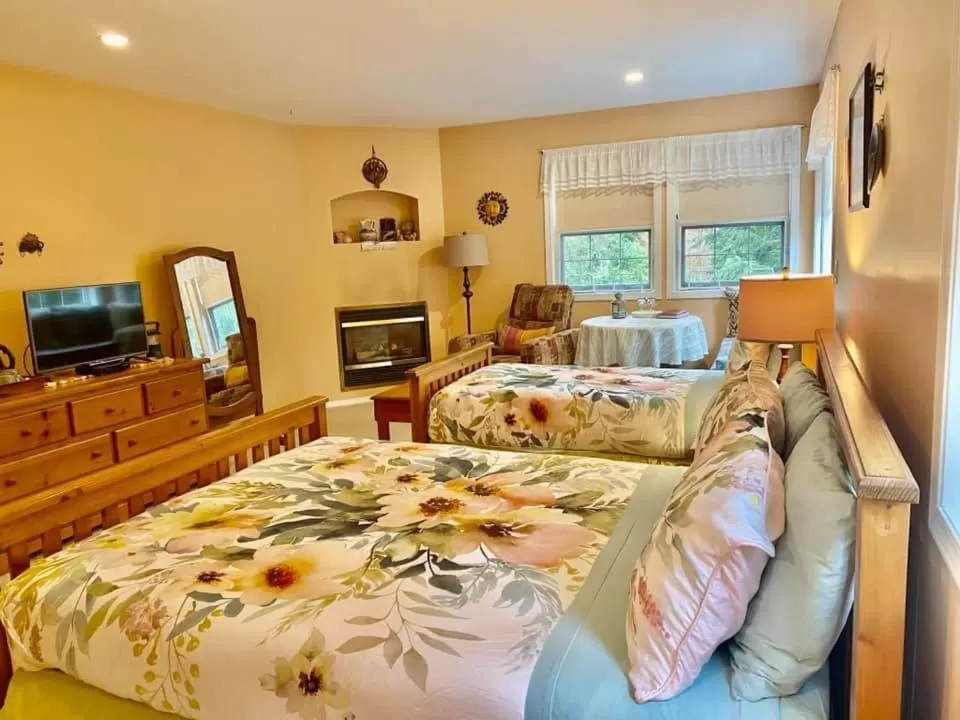 Bed in Seafarer Bed & Breakfast