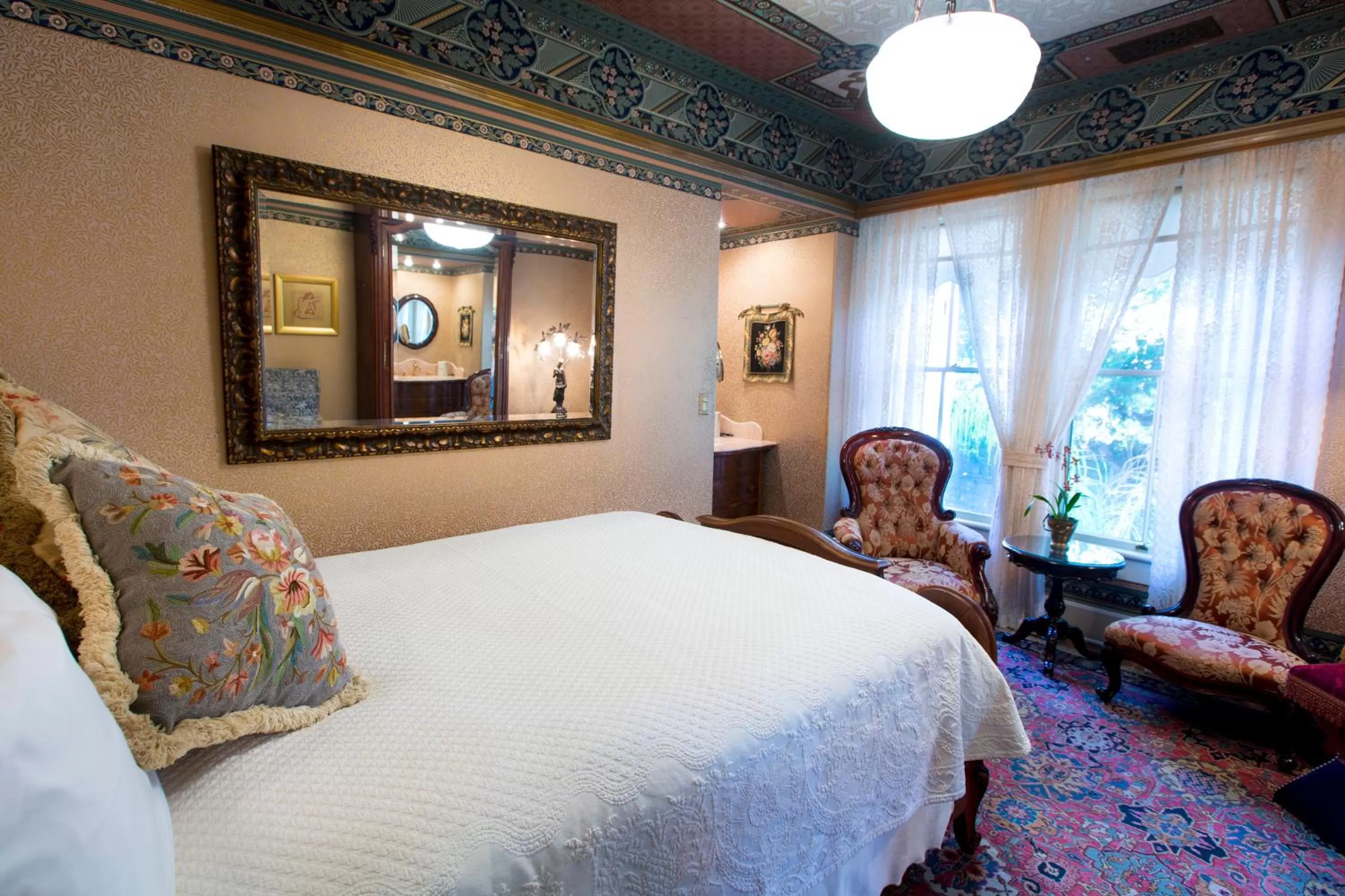 Bed in Simpson House Inn