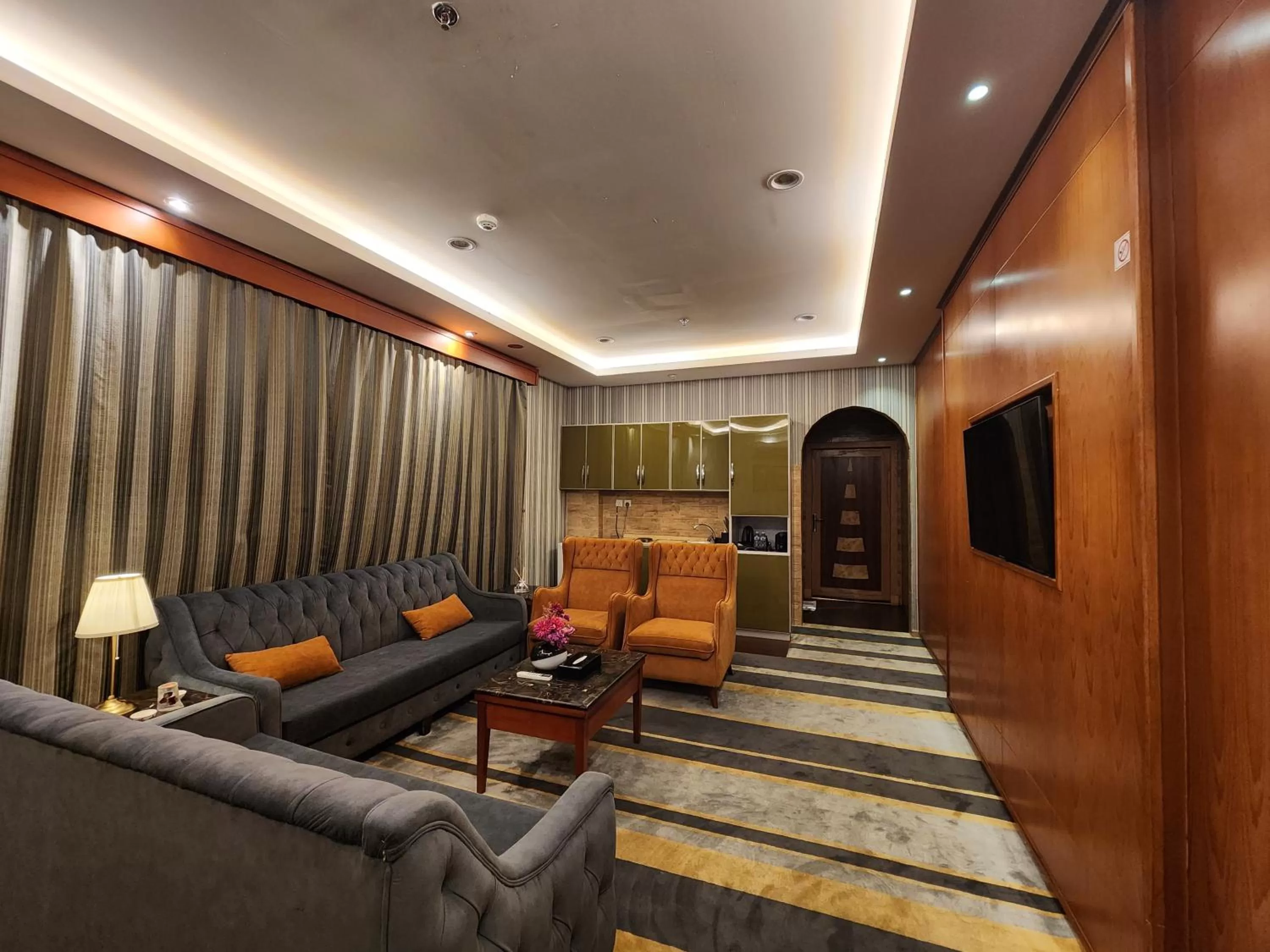 TV and multimedia in شاطيء الحياة للأجنحة الفندقية shaty alhayat