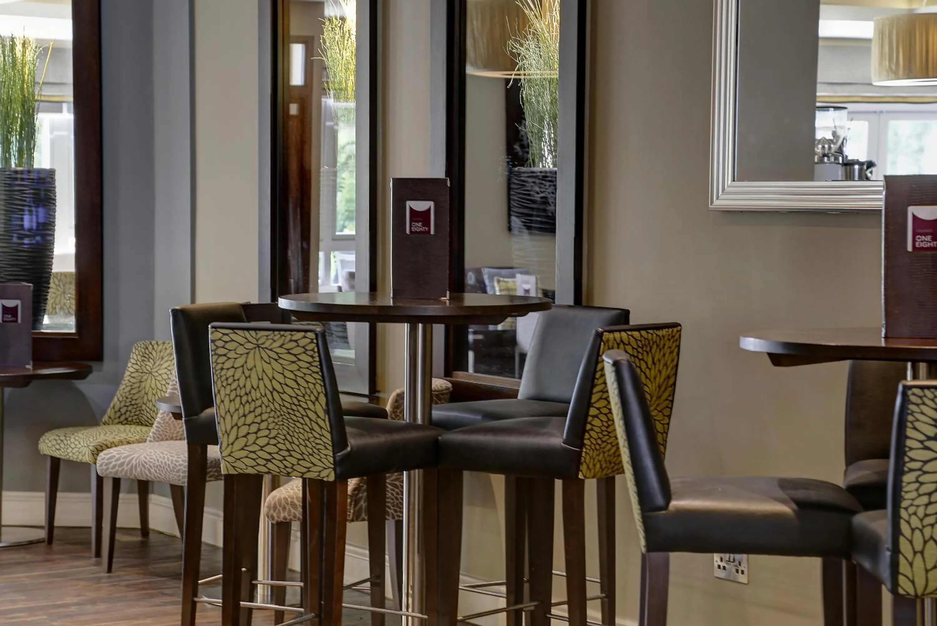 Lounge or bar in Best Western Plus Pinewood Manchester Airport-Wilmslow Hotel