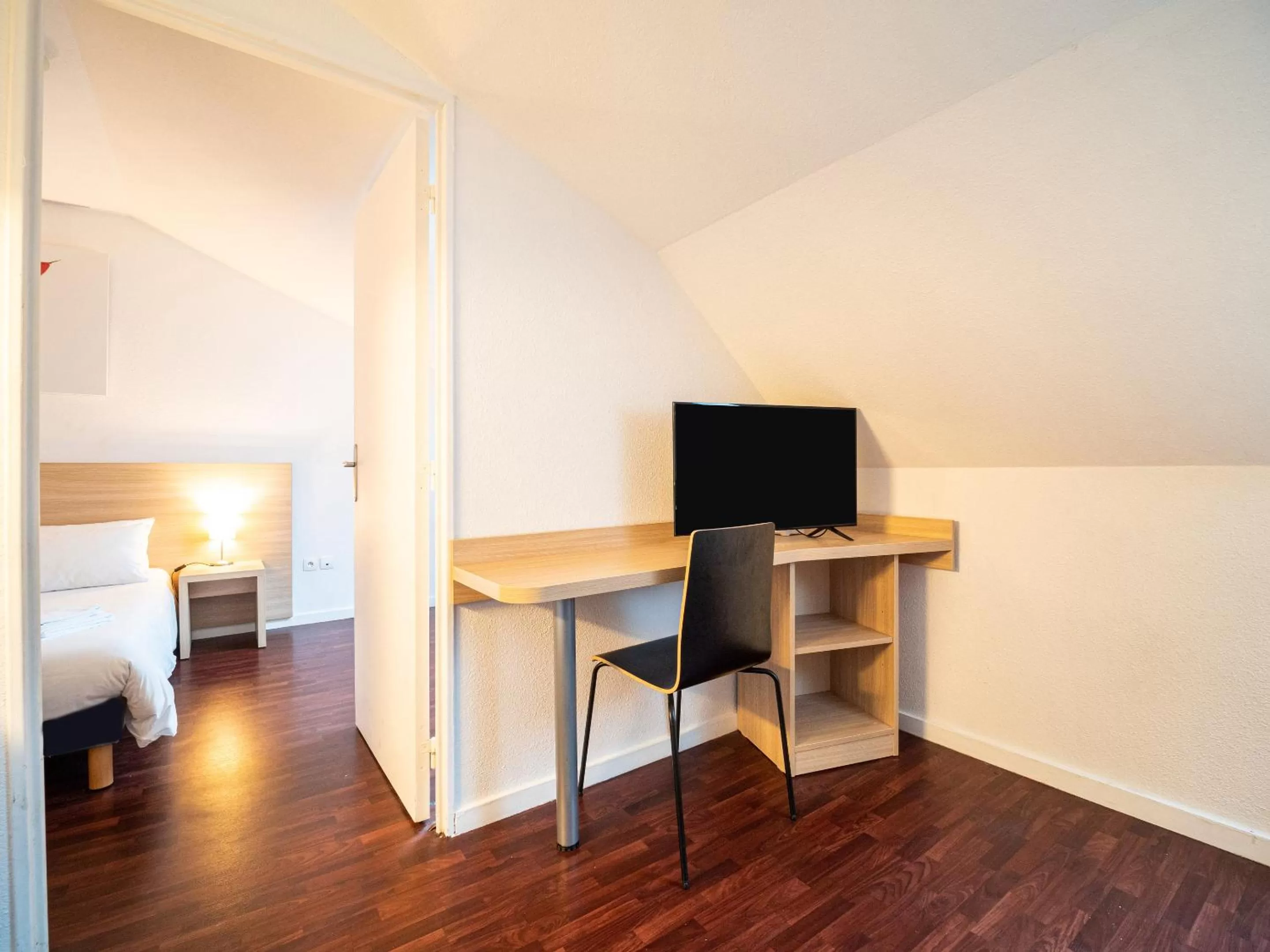 TV and multimedia, Bed in Residhotel St Etienne Centre