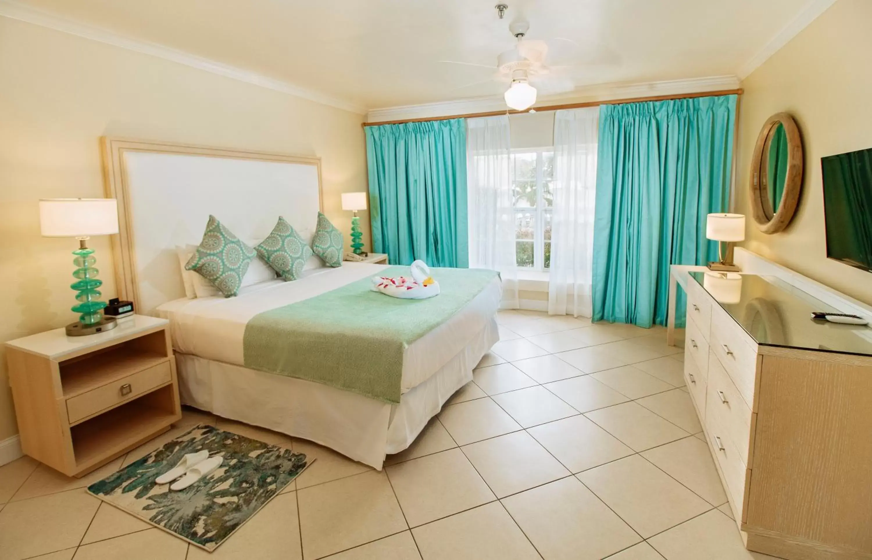 One Bedroom Suite Beach Front King in Bay Gardens Beach Resort & Spa One Bedroom Suite Beach Front King in Bay Gardens Beach Resort & Spa