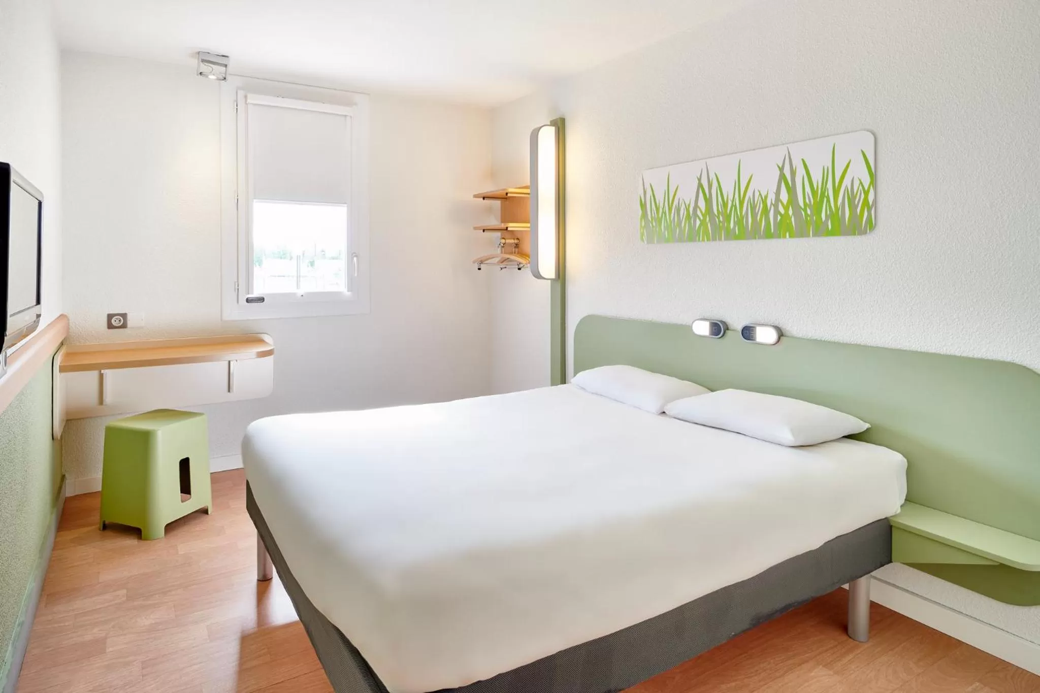 Bedroom, Bed in ibis budget Lyon Sud St Genis Laval