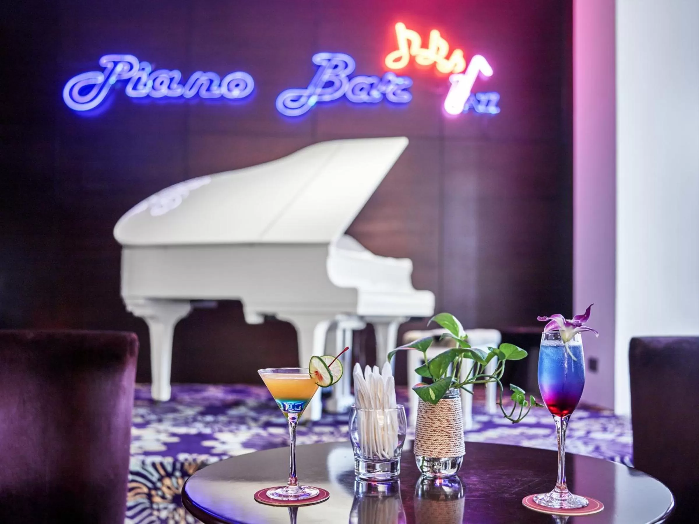 Lounge or bar in Royal Halong Hotel