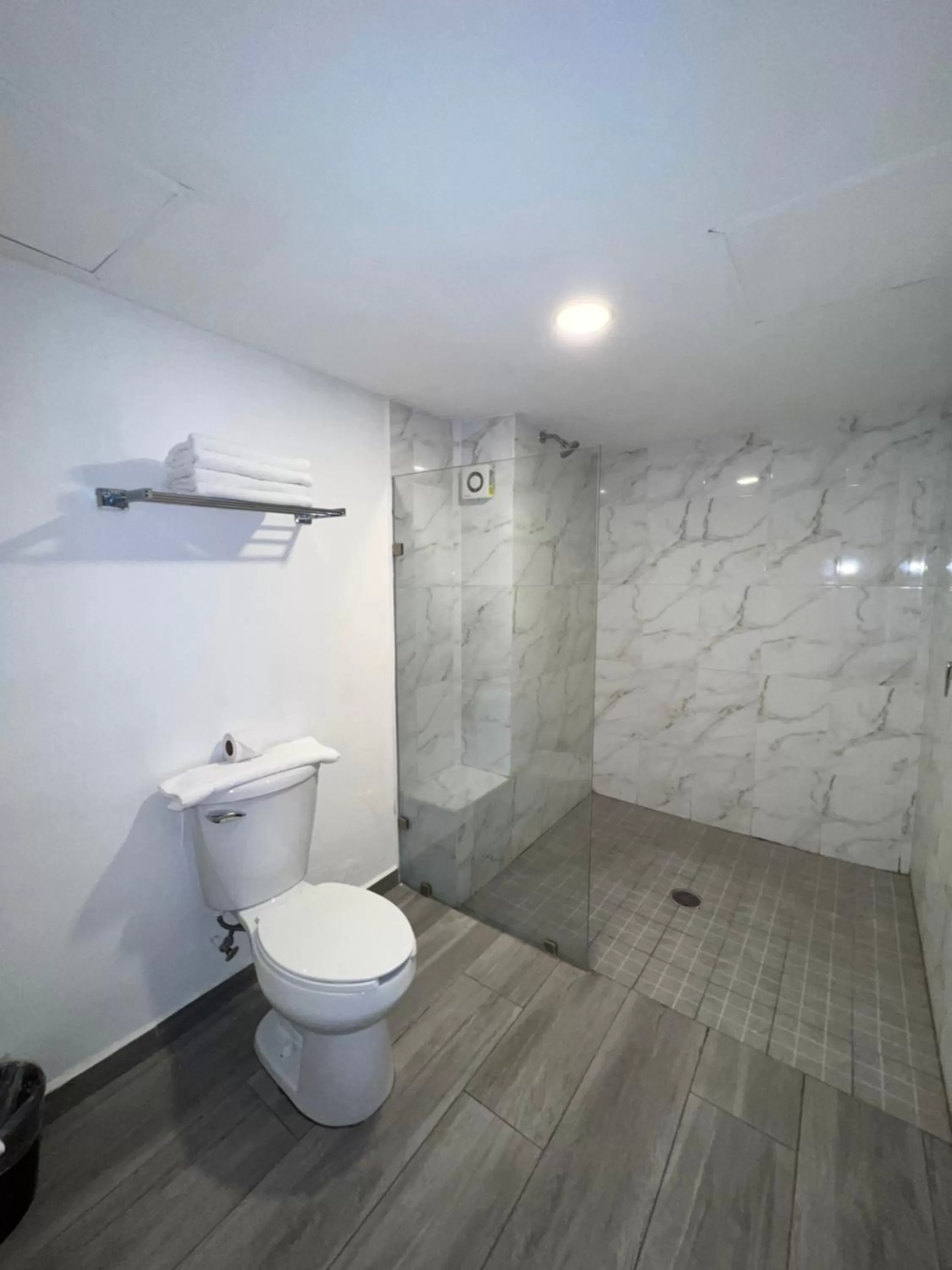 Bath in Hotel Bugambilia