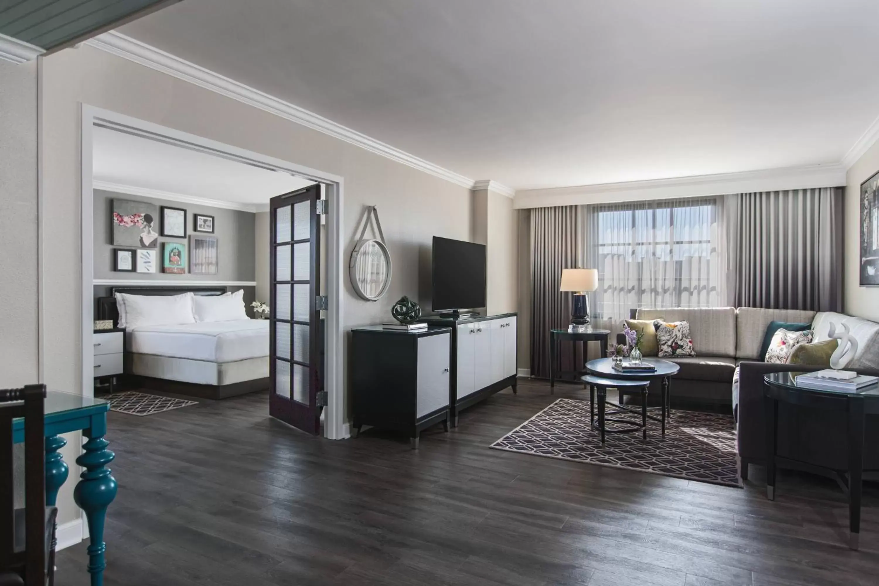 1 Bedroom 2 Room Suite, 1 Bedroom 2 room Suite, High floor in The Lindy Renaissance Charleston Hotel 1 Bedroom 2 Room Suite, 1 Bedroom 2 room Suite, High floor in The Lindy Renaissance Charleston Hotel