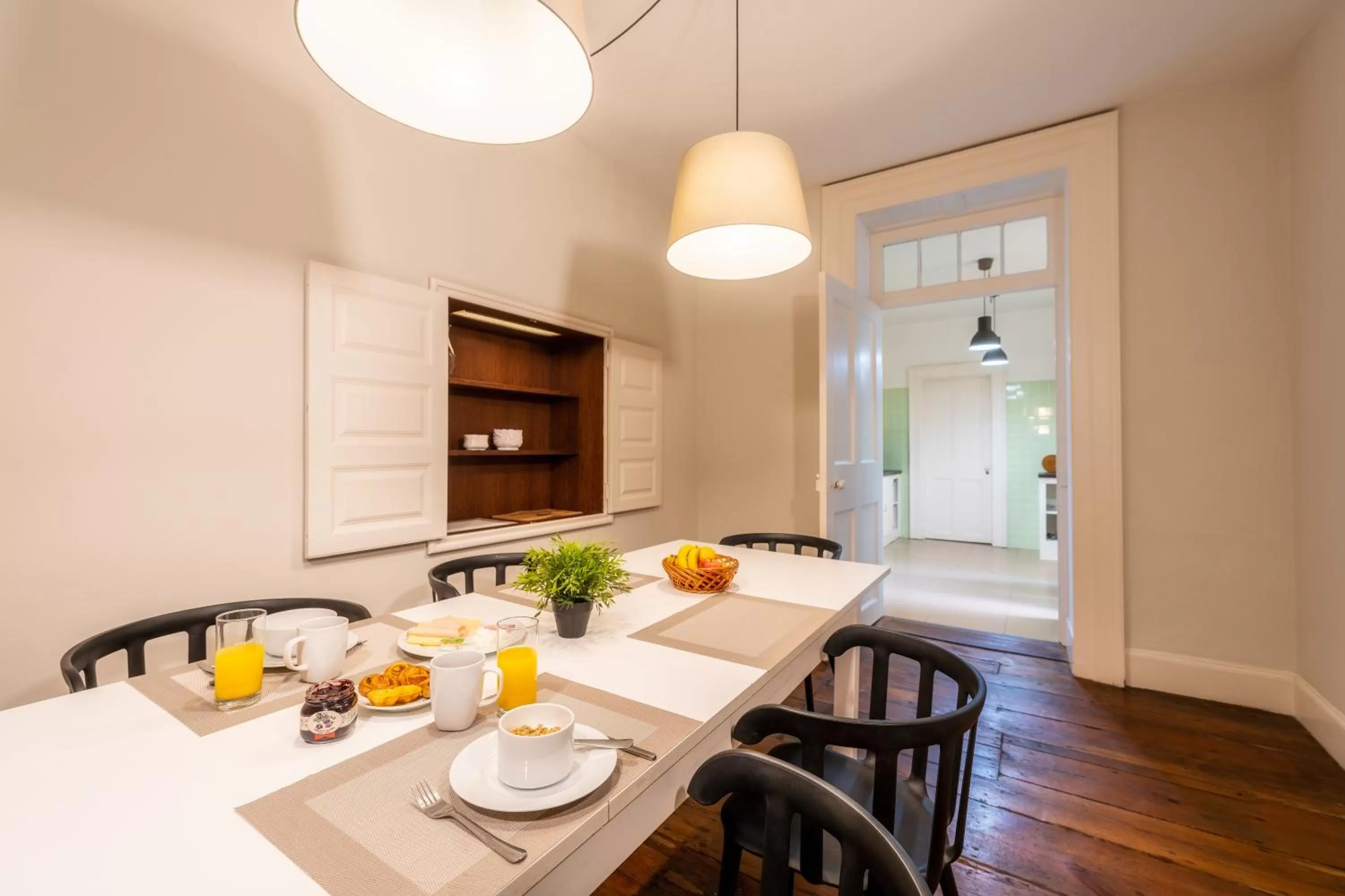 Breakfast in The Wine Lodges by An Island Apart