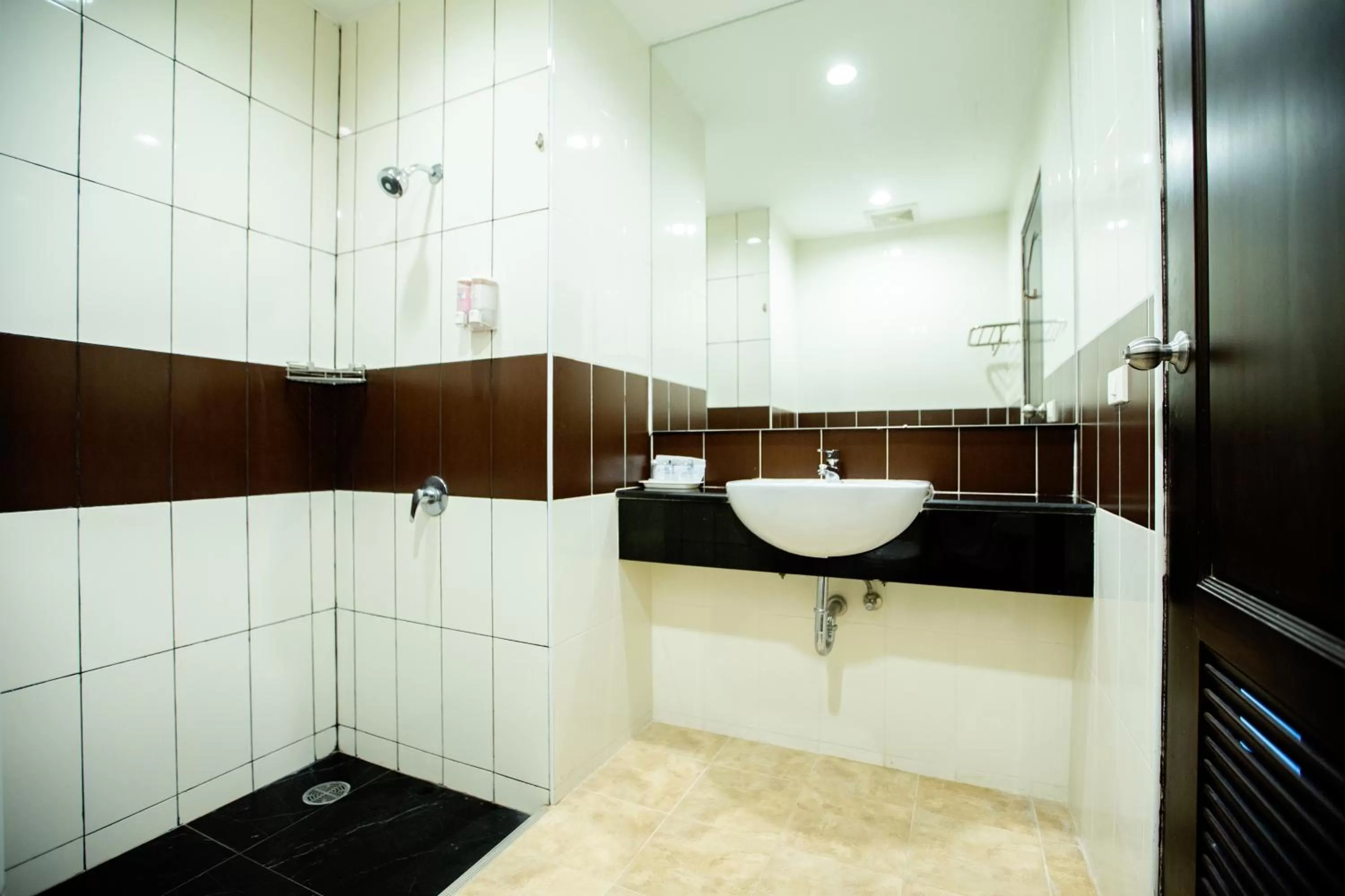 Bathroom in Phanomrungpuri Hotel Buriram