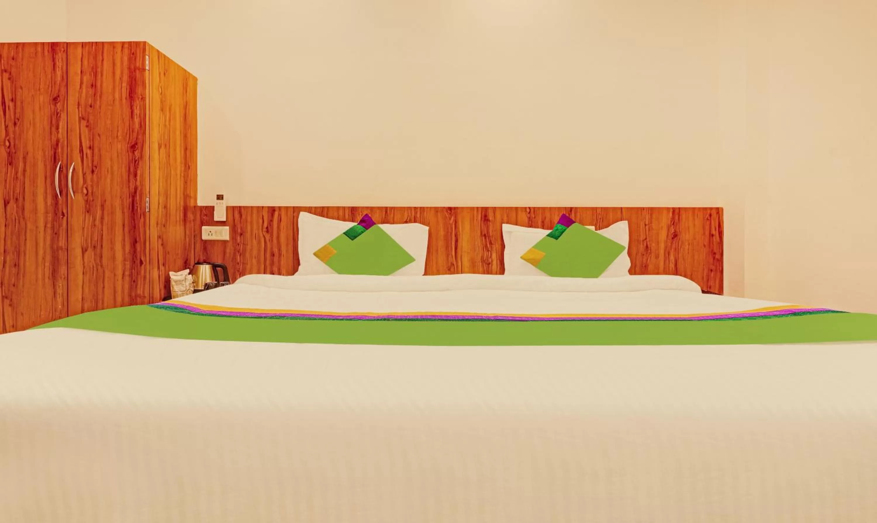 Bed in Treebo Trend Silver Stallion