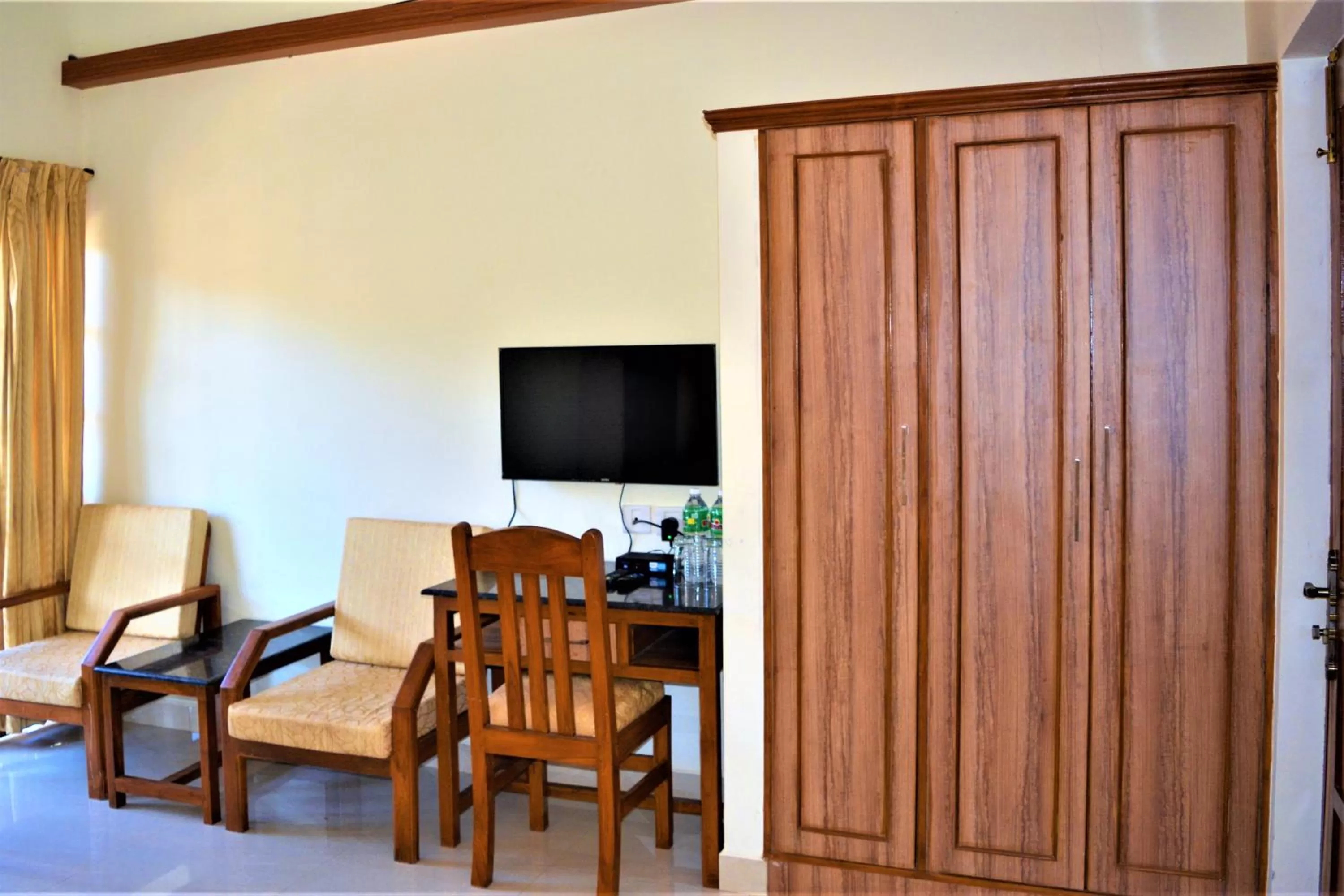 Seating area, TV/Entertainment Center in Sonikas Leisure