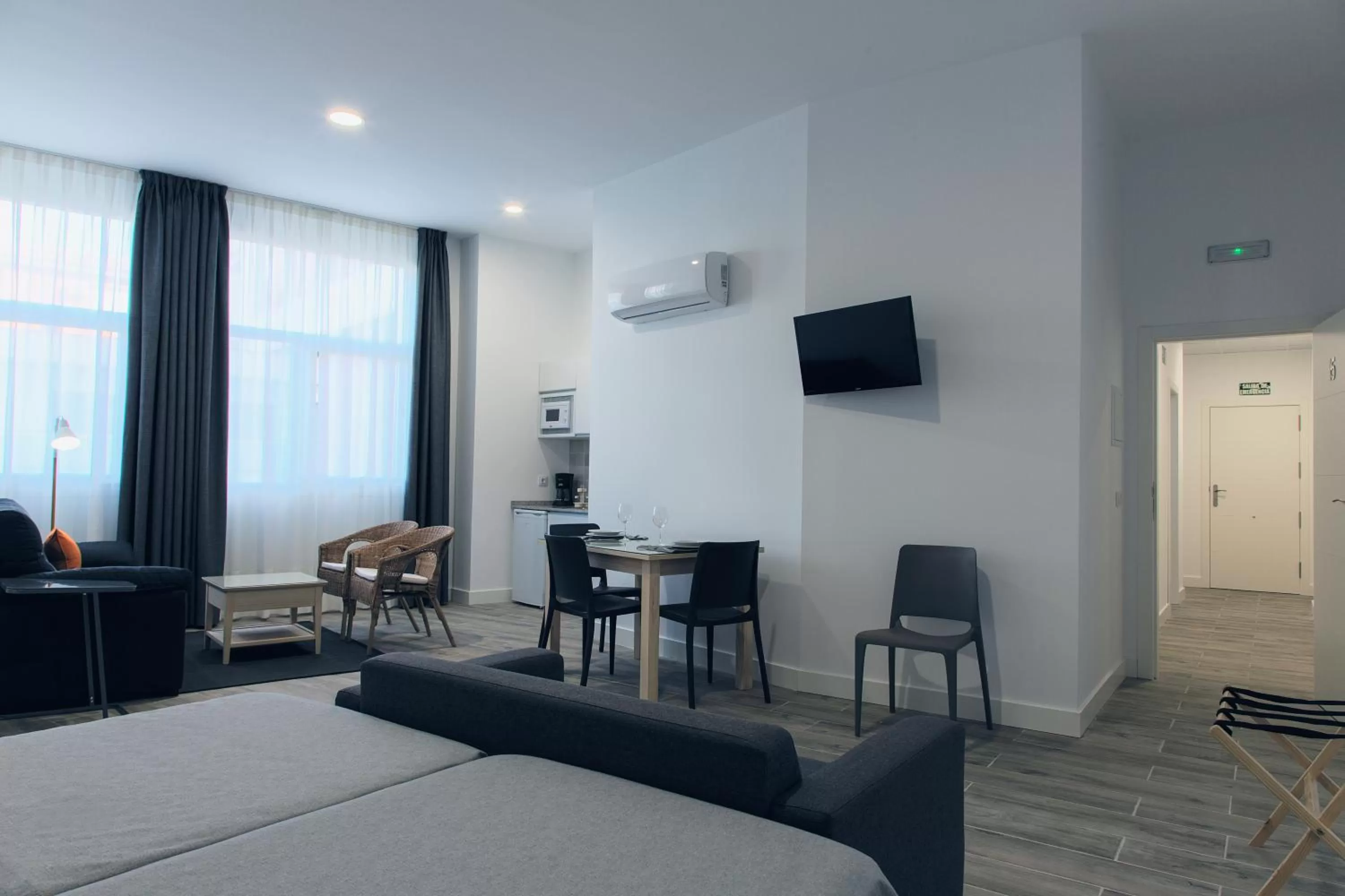 Kitchen or kitchenette, Bed in Hotel Apartamentos MPD